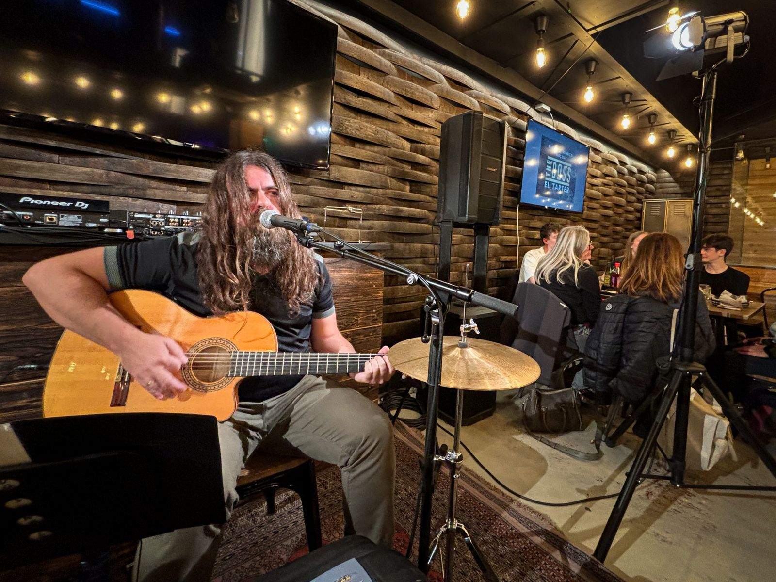 Josu Aldanez és Flutedogs. Josu Aldanez és Flutedogs.