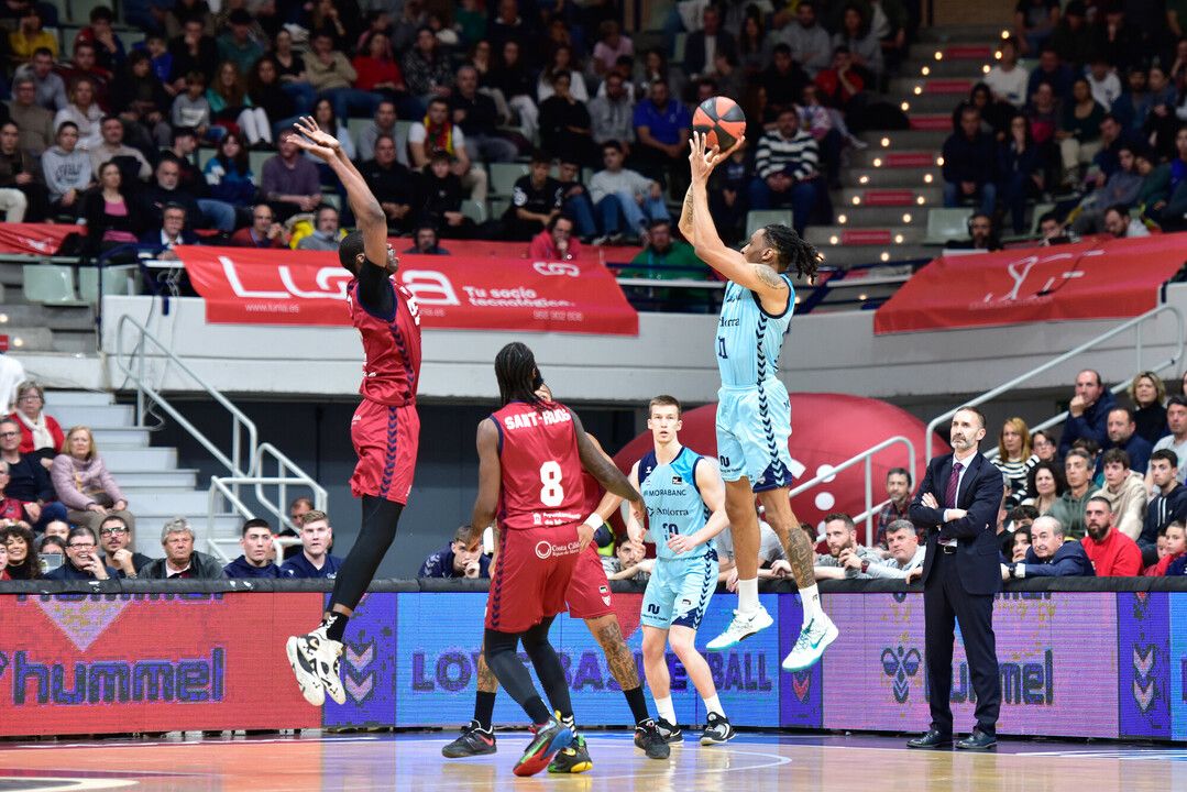 Stan Okoye ha estat el millor jugador dels tricolors amb 18 punts. La portaveu del Sindicat, Rebeca Bonache.