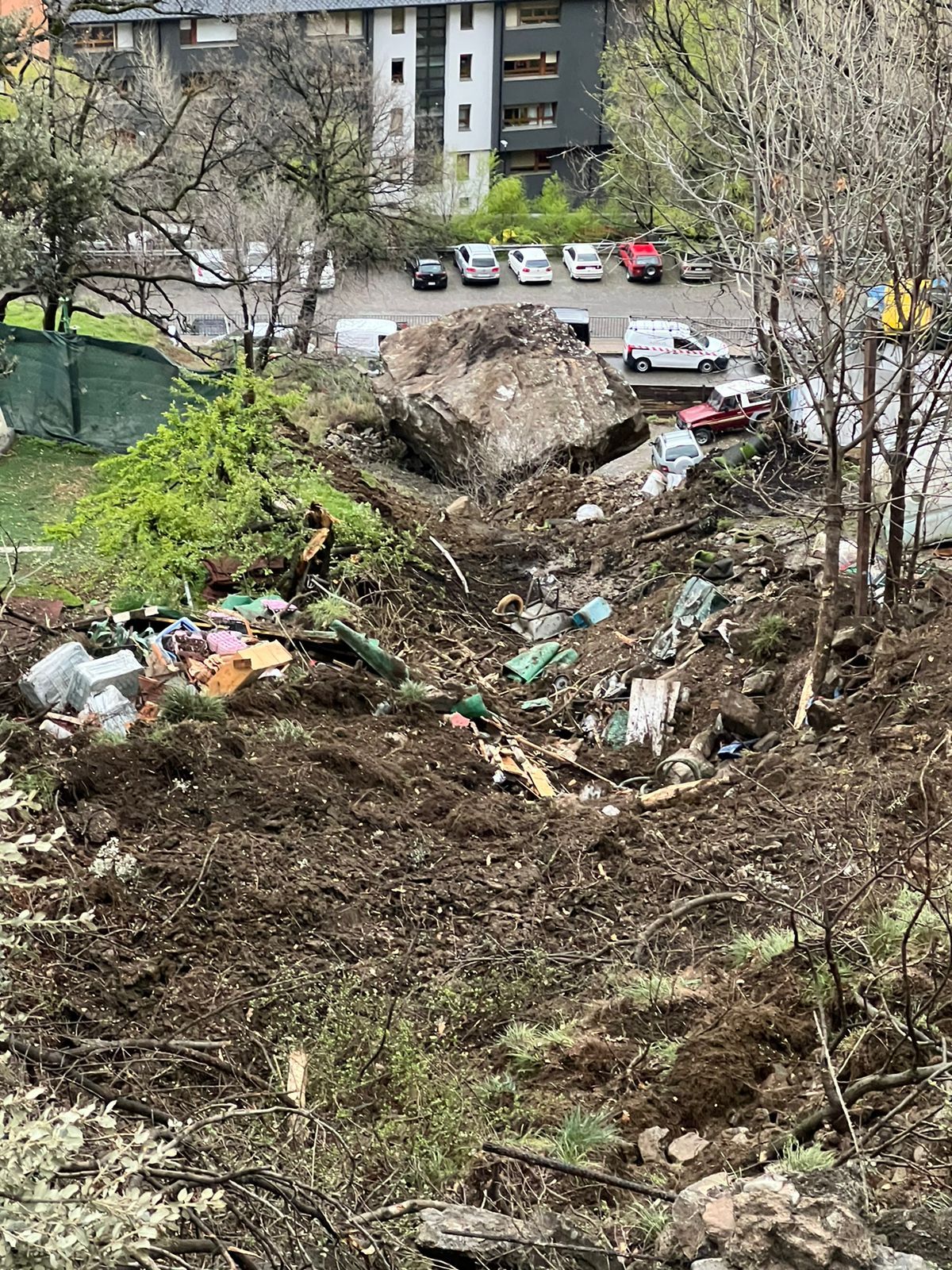 El bloc rocós que va caure a la zona de Ciutat de Valls a finals de març.