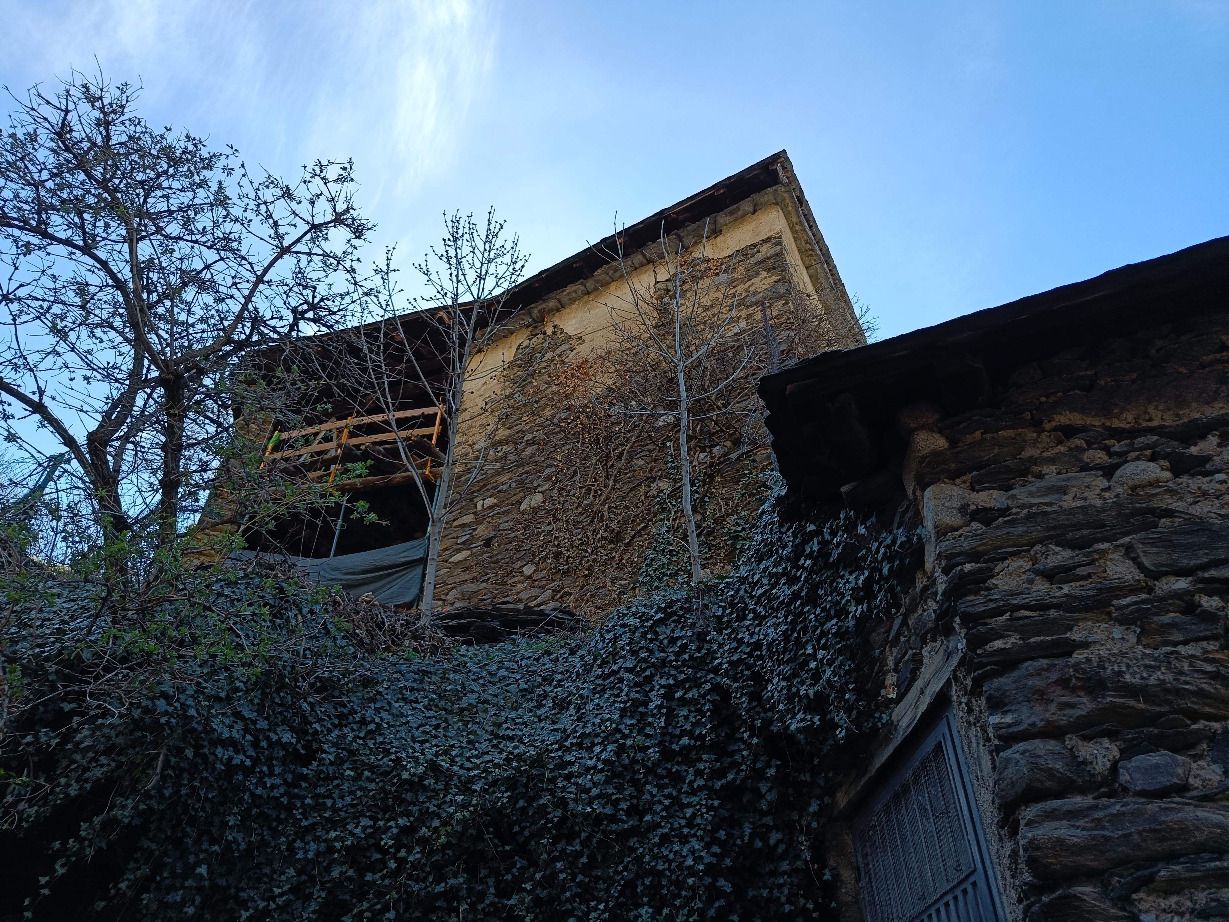 El colomer de Cotxa durant els treballs de la primera fase de rehabilitació.