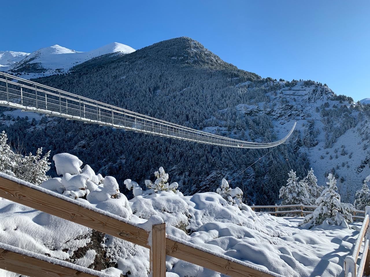El pont tibetà aquest dilluns de Pasqua.