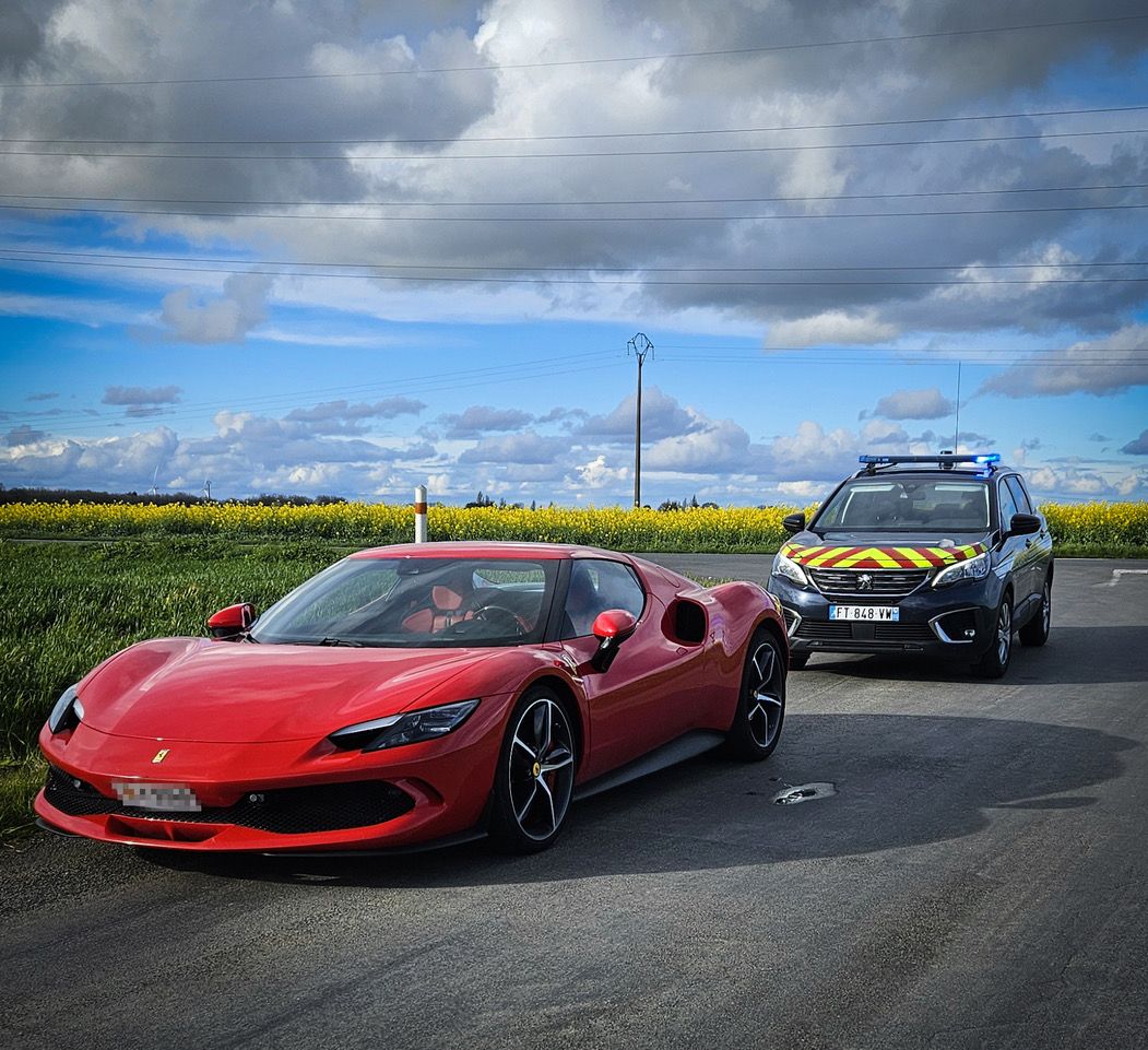 El vehicle interceptat per la gendarmeria.