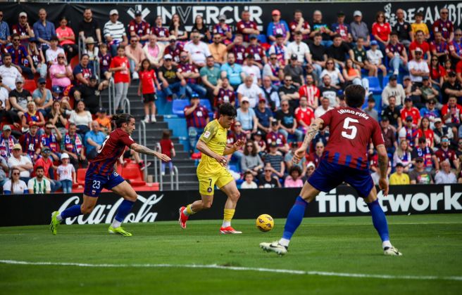 L'acció del gol de Lobete, que s'ha desfet amb un gran retall de Marc Mateu.