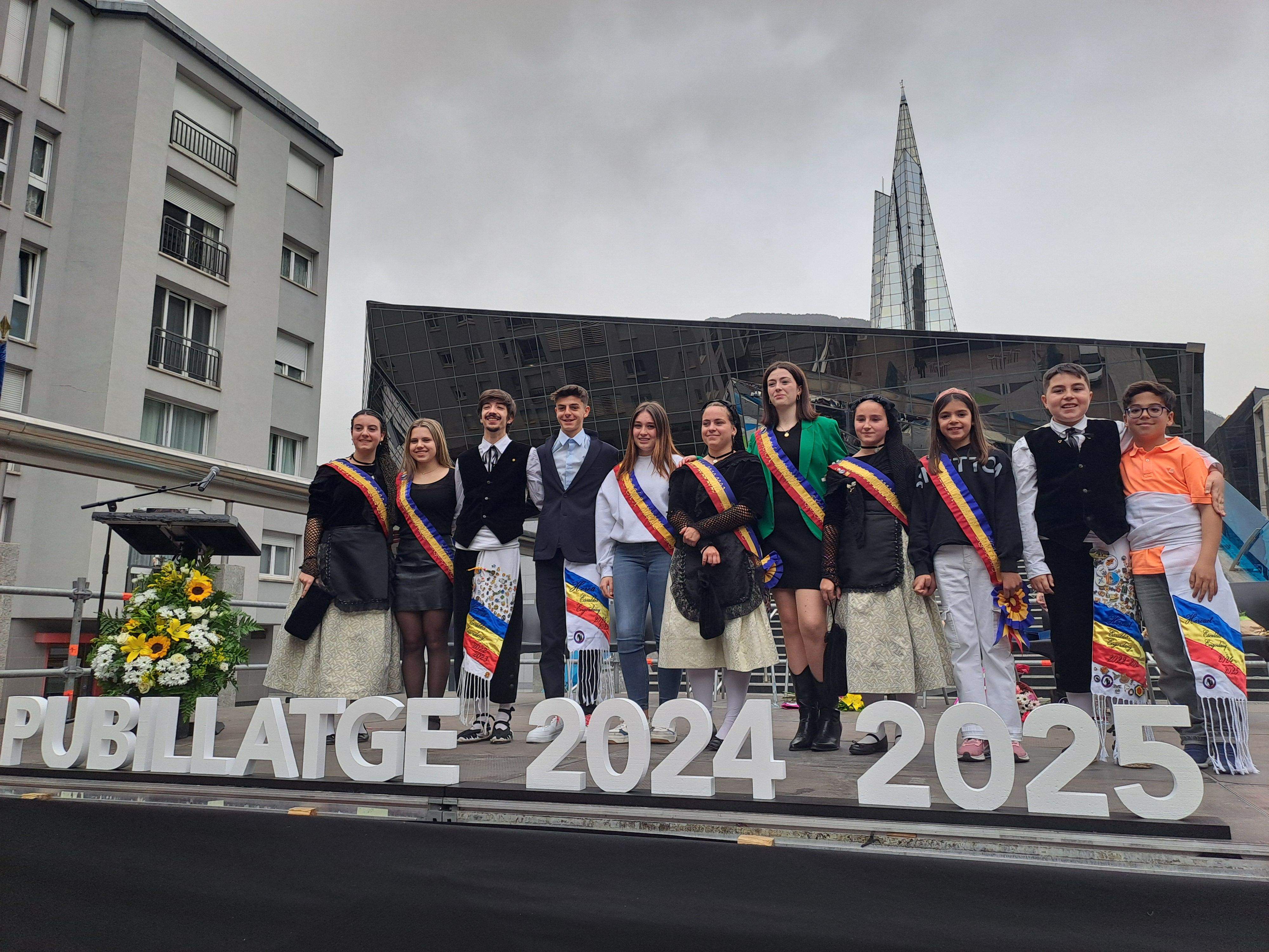 L'antic pubillatge amb els nous escollits, sobre l'estrada del parc de la Mola.
