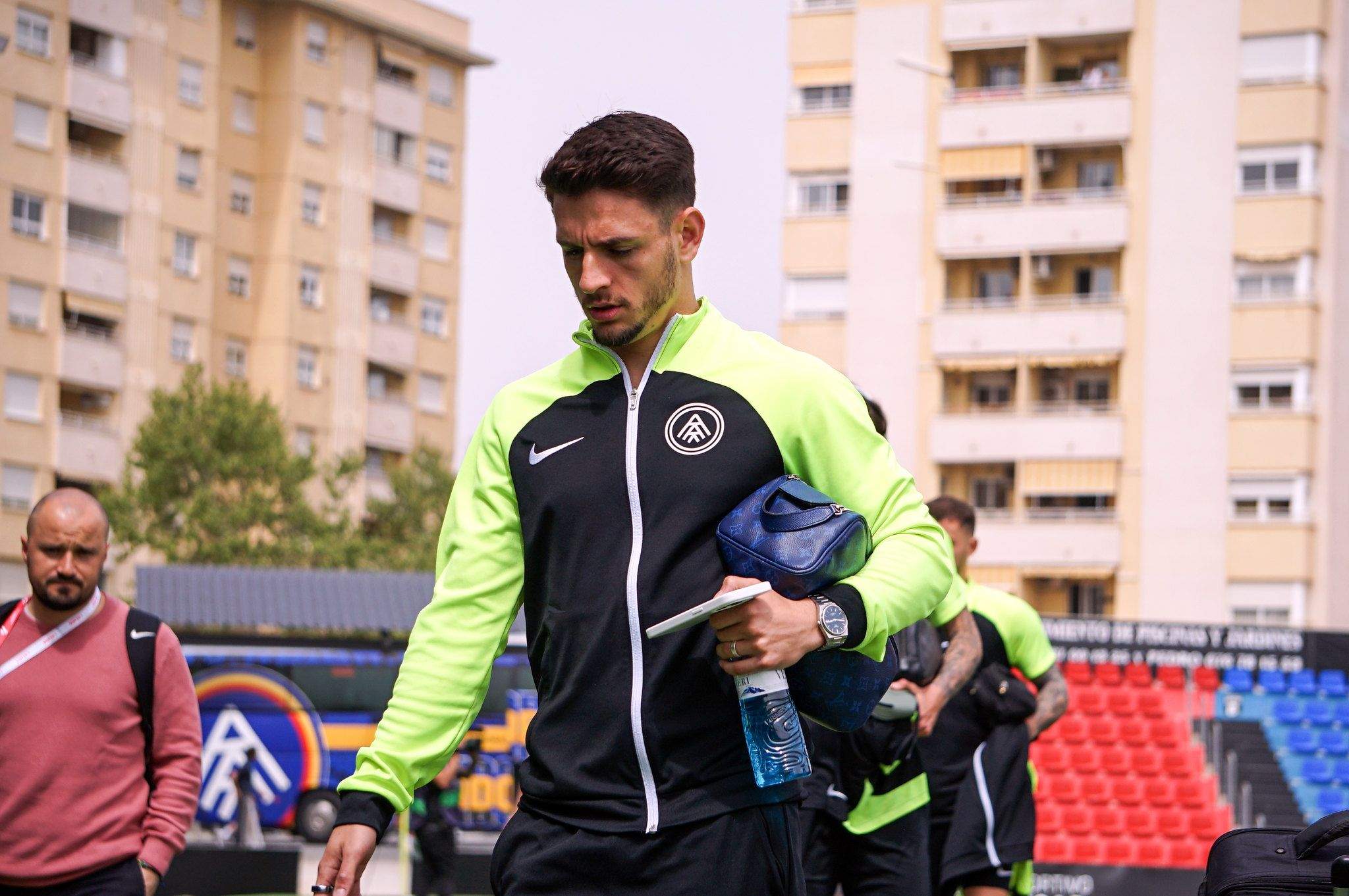 Iván Gil, arribant al Nuevo Pepico Amat de l'Eldenc aquest dissabte.