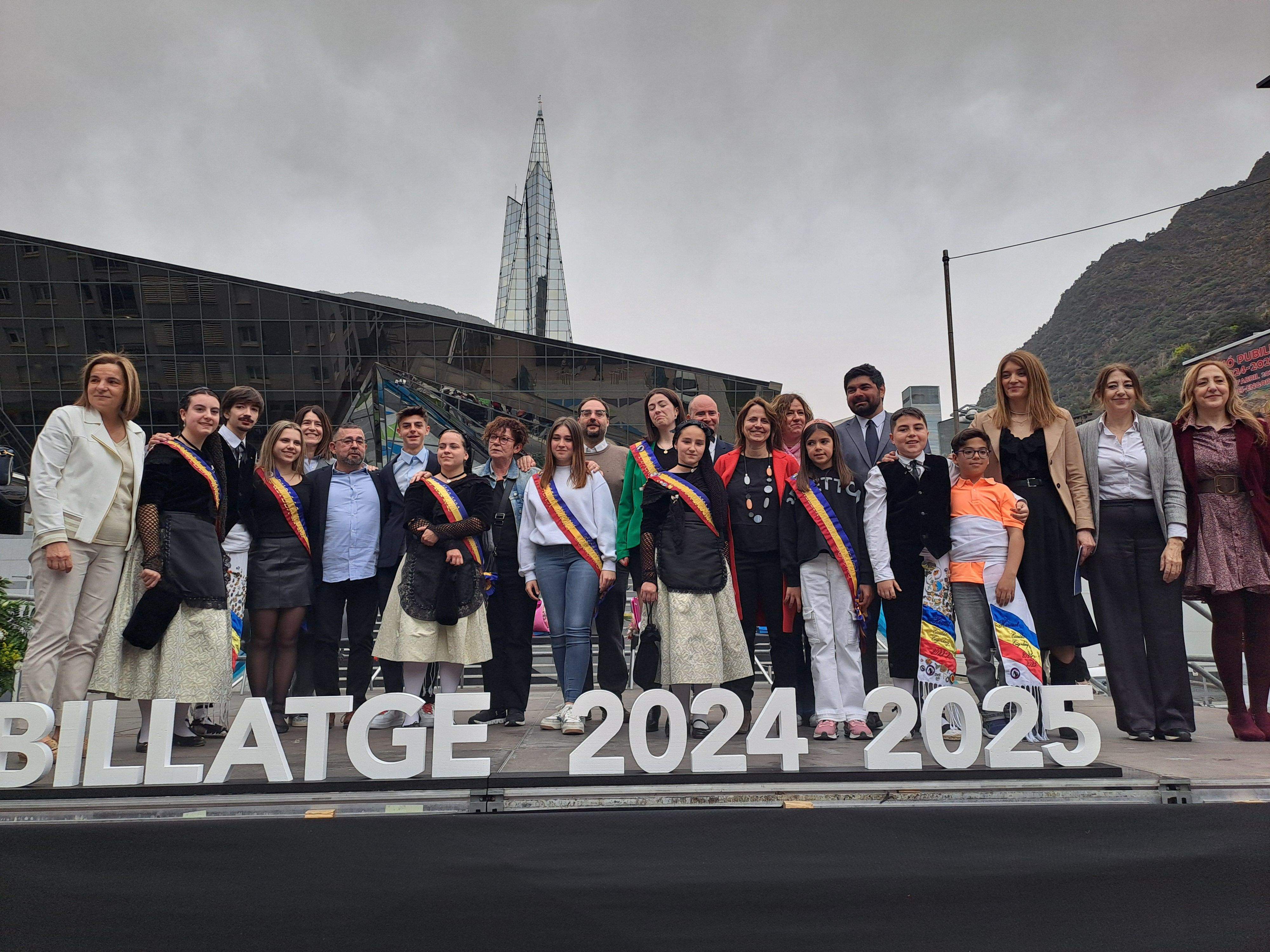 Foto amb les autoritats. Foto amb les autoritats.