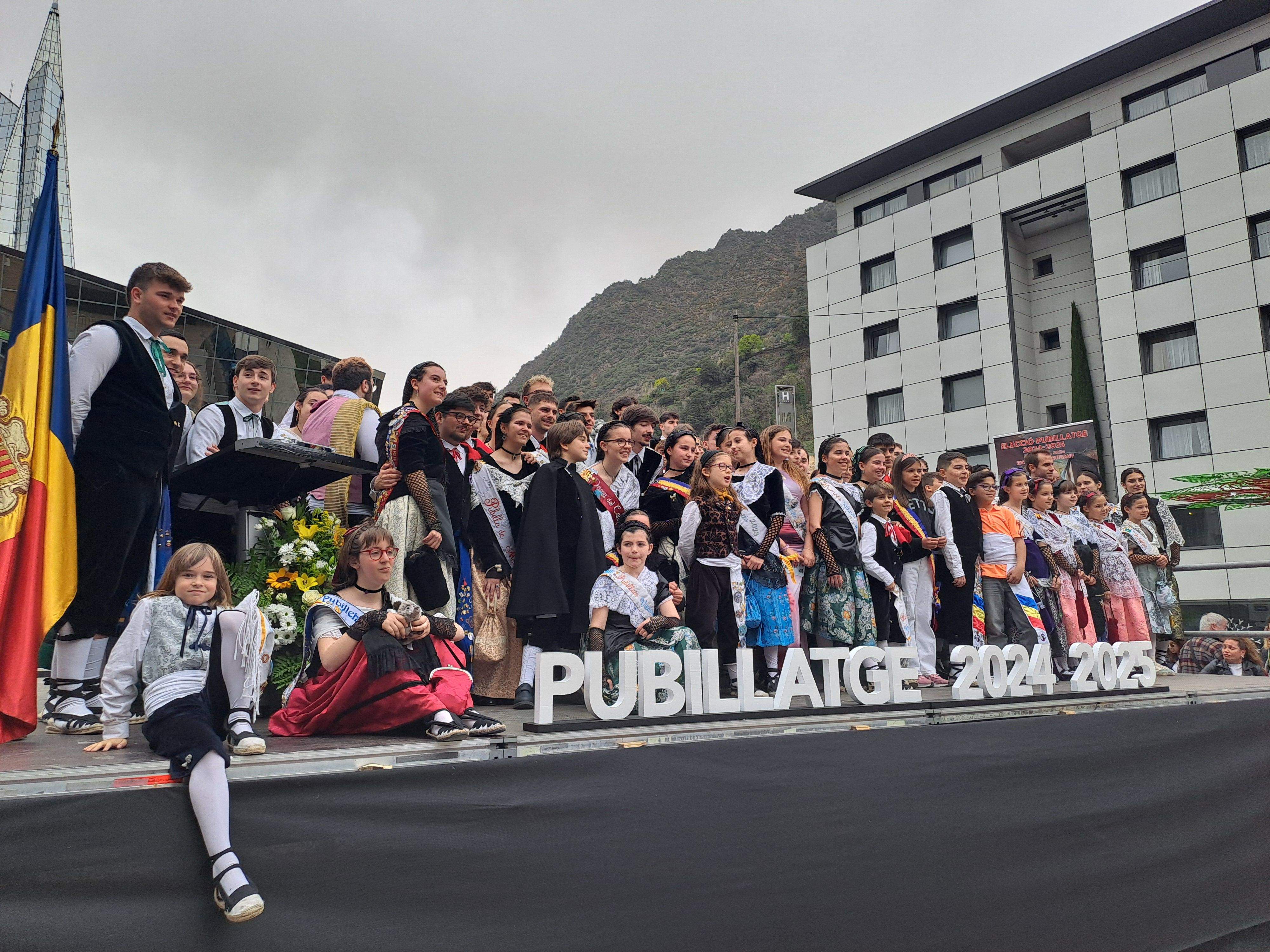 Foto de grup amb tots els membres del pubillatge català. Foto de grup amb tots els membres del pubillatge català.