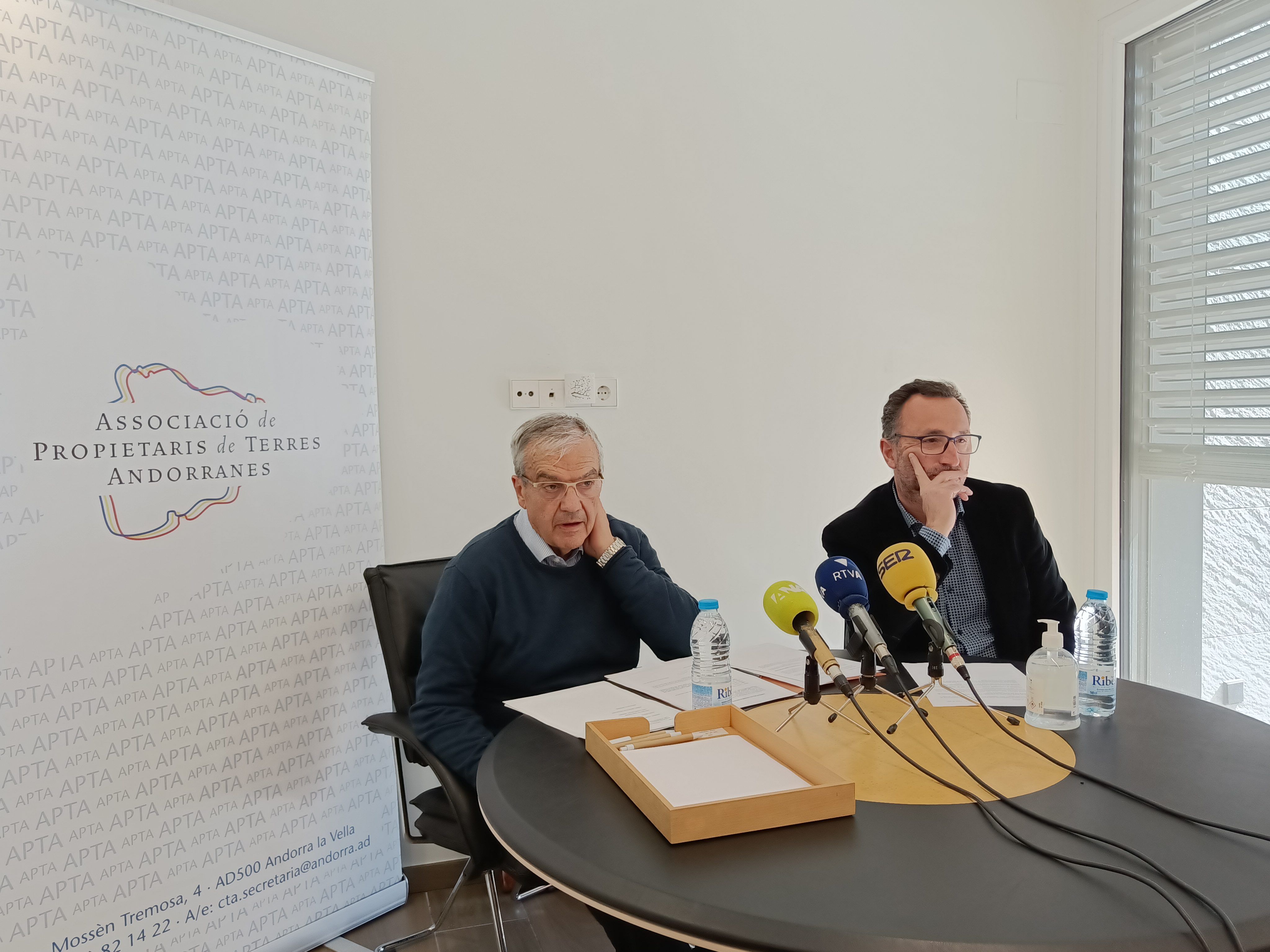 Josep Duró i Jordi Cerqueda durant una roda de premsa.