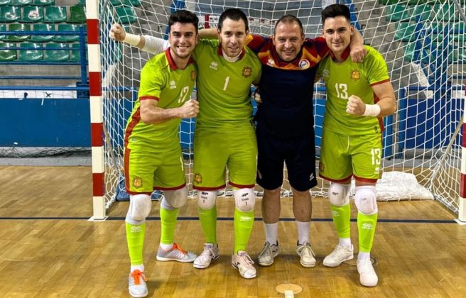 El porter i capità Aitor Rubio, amb els seus homòlegs i el seu entrenador. 