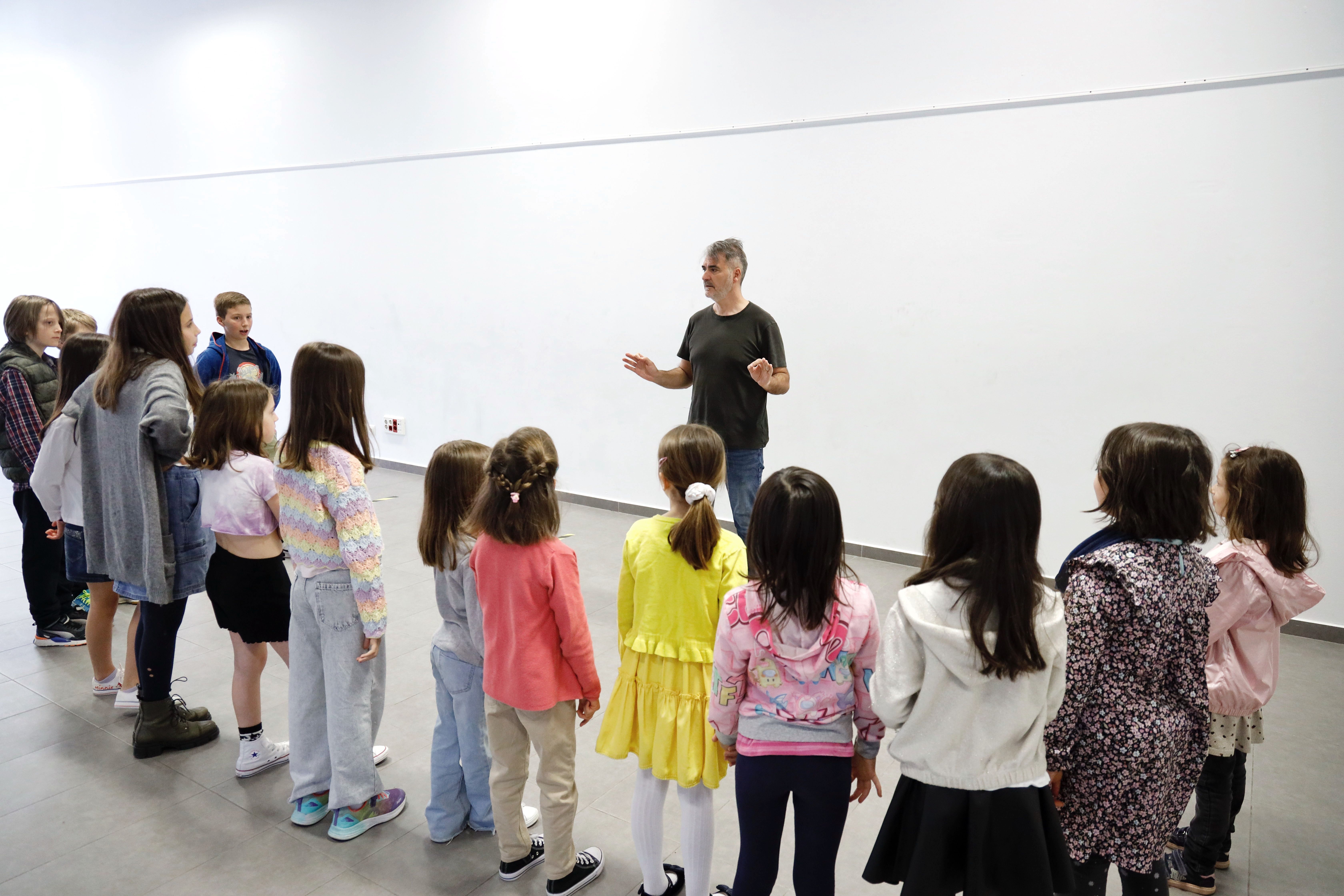 Els nens i nenes participants de la primera sessió de la Coral Primaveral d'Ordino.