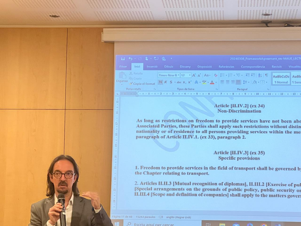 El secretari d'Estat Landry Riba durant l'exposició que fa als mitjans de comunicació.