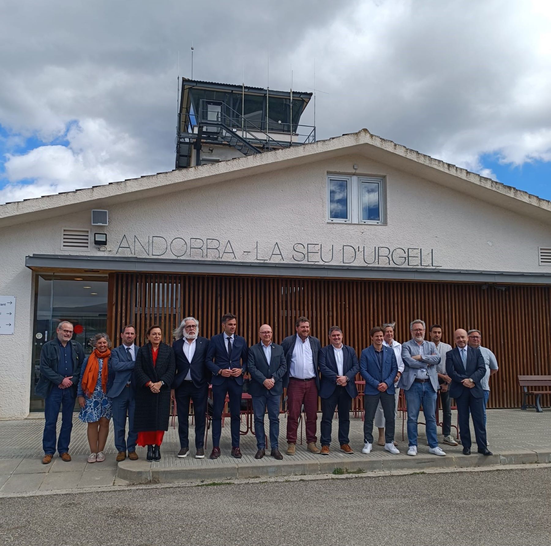 Membres de la taula estratègica a les instal·lacions de l'aeroport. Membres de la taula estratègica a les instal·lacions de l'aeroport.