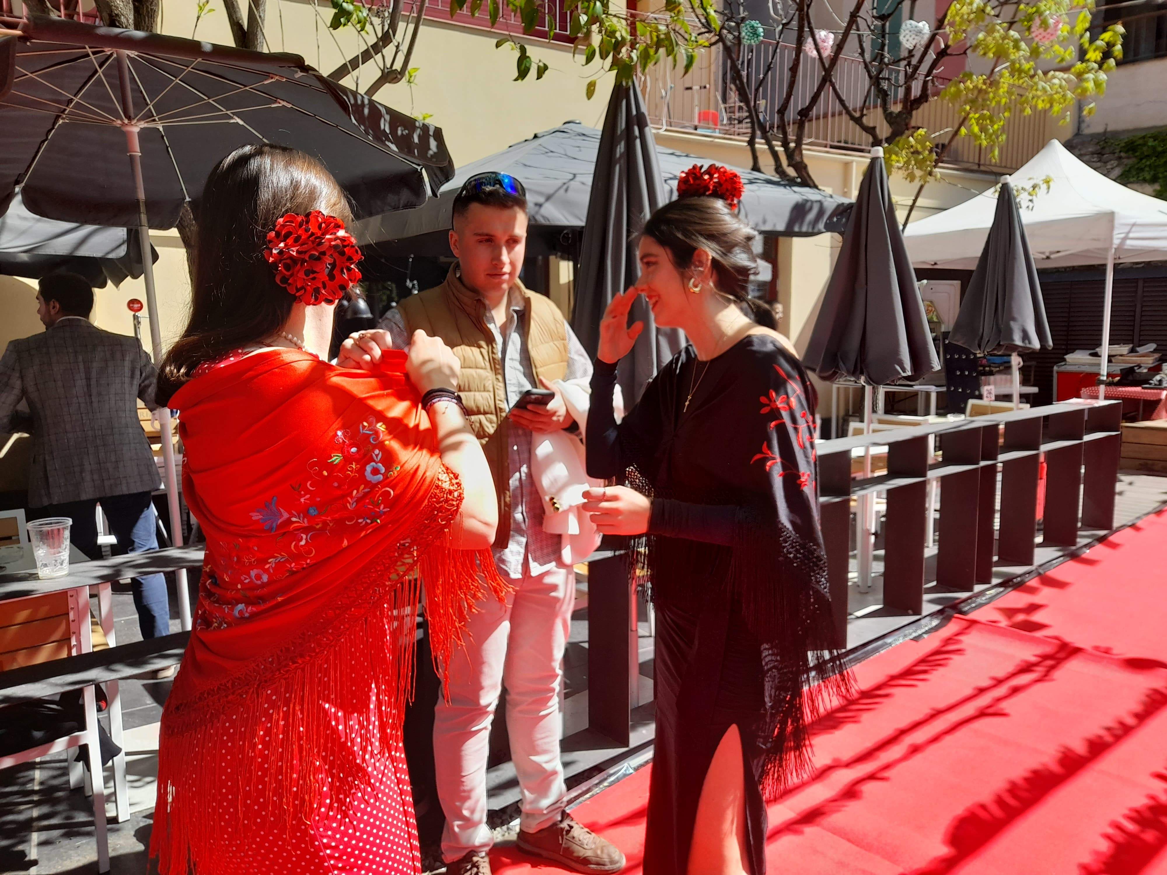 Els membres de la Colla Laurediana a la Fira d'Abril.