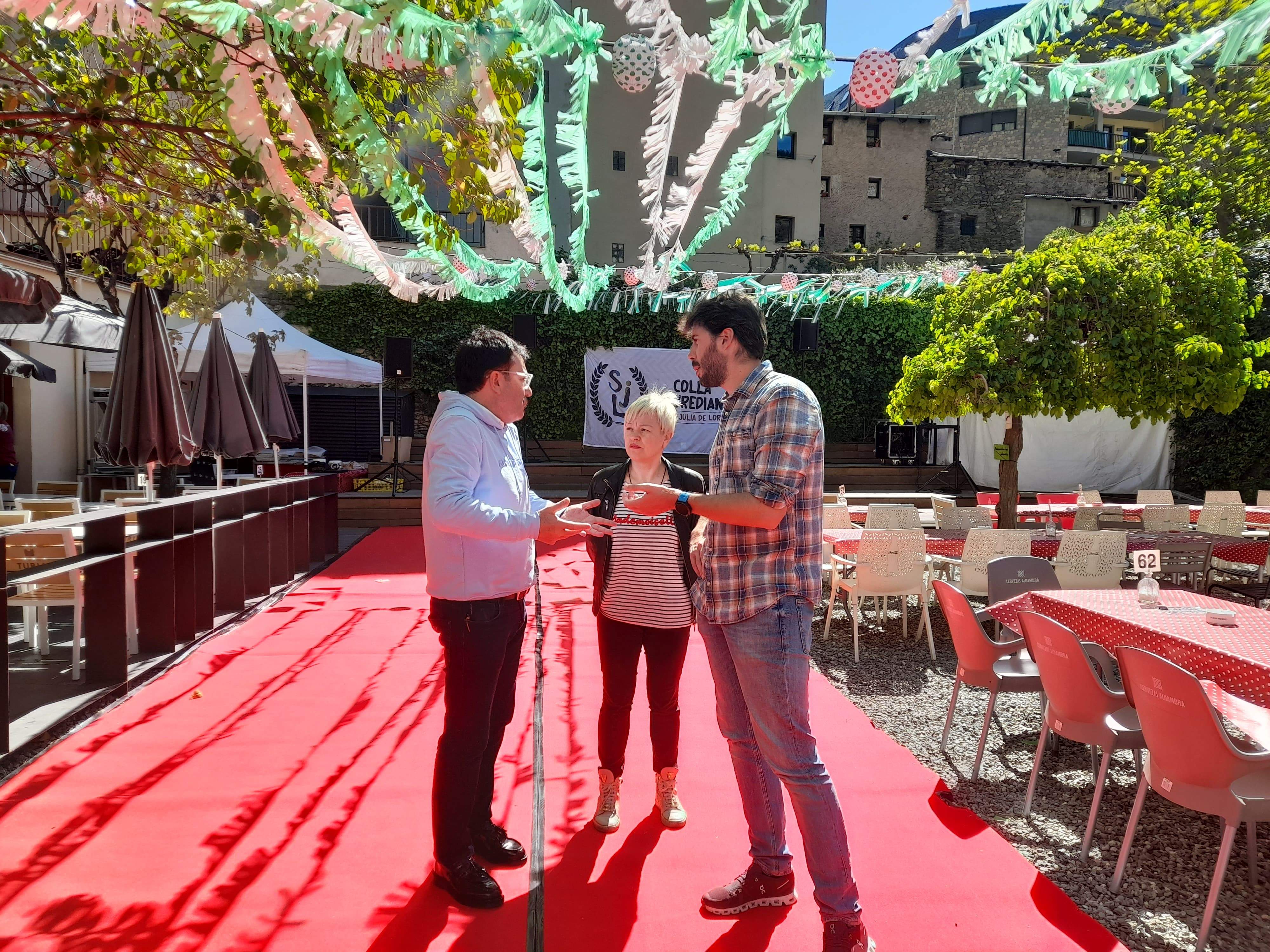 Cerni Cairat i Mossèn Pepe Chisvert. Cerni Cairat i Mossèn Pepe Chisvert.