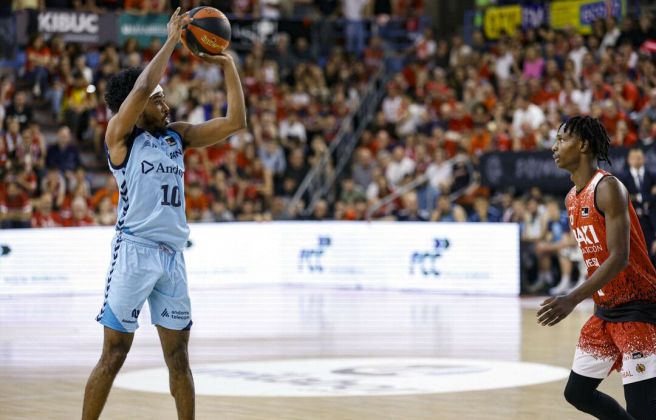 L'ex del Manresa, Jerrick Harding, ha estat un maldecap pels locals. L'ex del Manresa, Jerrick Harding, ha estat un maldecap pels locals.