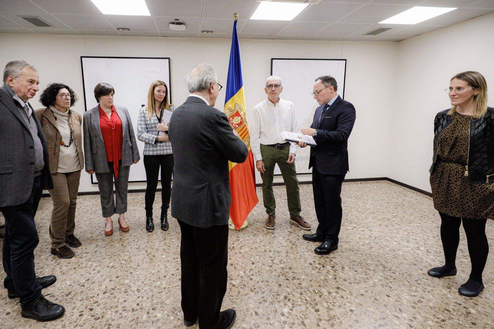 El Comitè Nacional de Bioètica d’Andorra presenta l’informe ‘La persona gran, la vellesa i l'envelliment a la llum de la pandèmia de la COVID 19’.