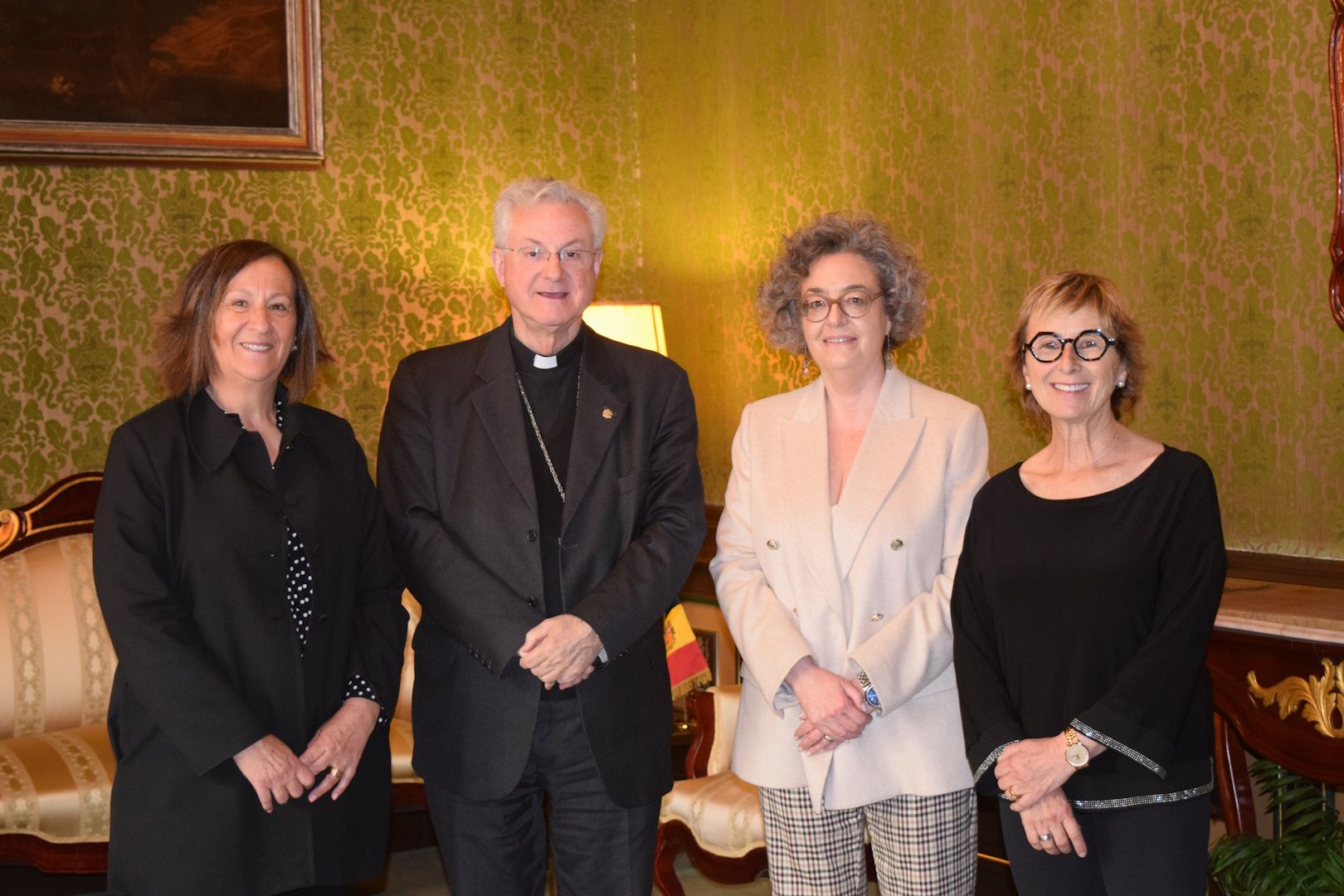 Representants de l’Institut Andorrà de les Dones es reuneixen amb el copríncep episcopal.