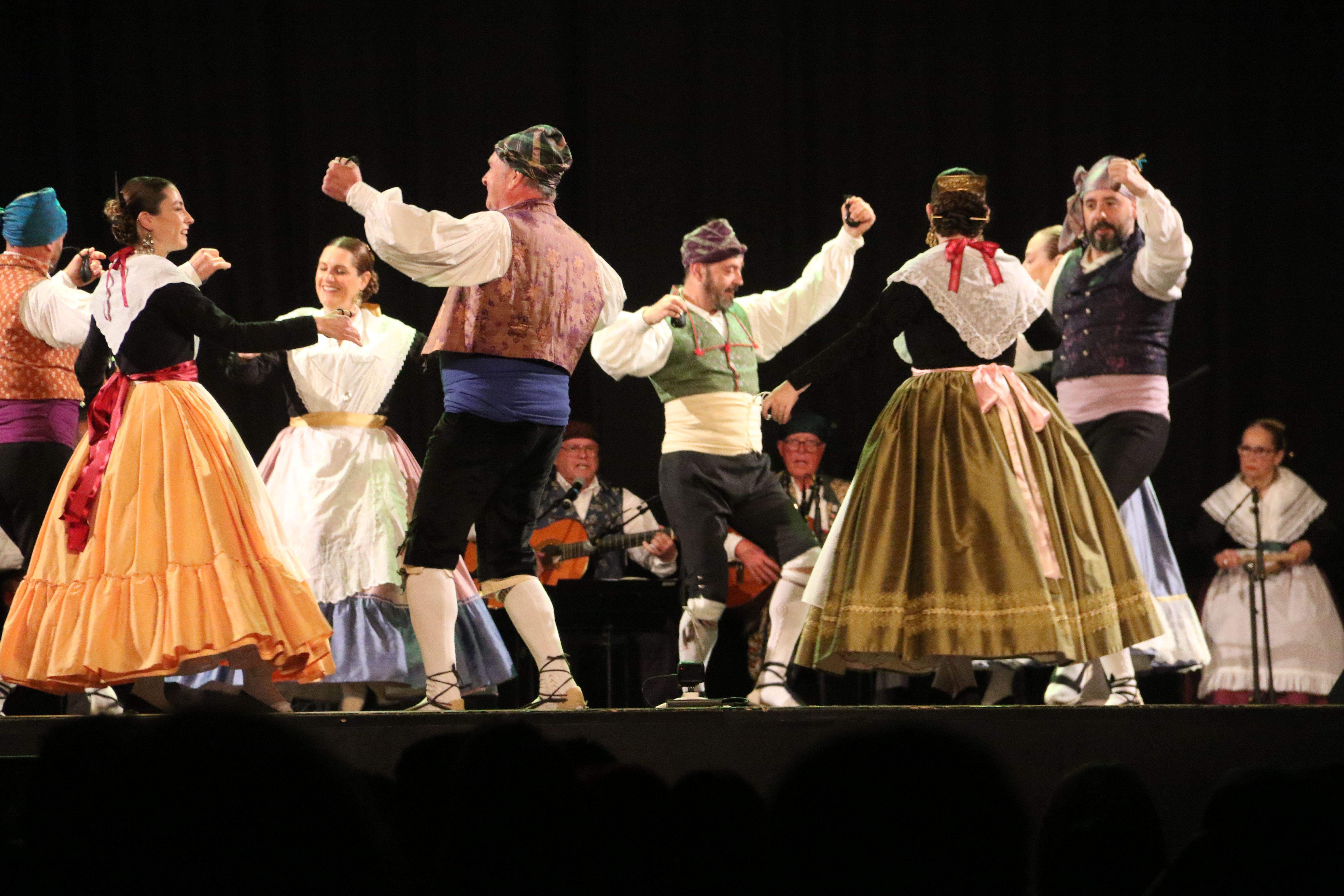 Danses de l'agrupació castellonenca El Millars.