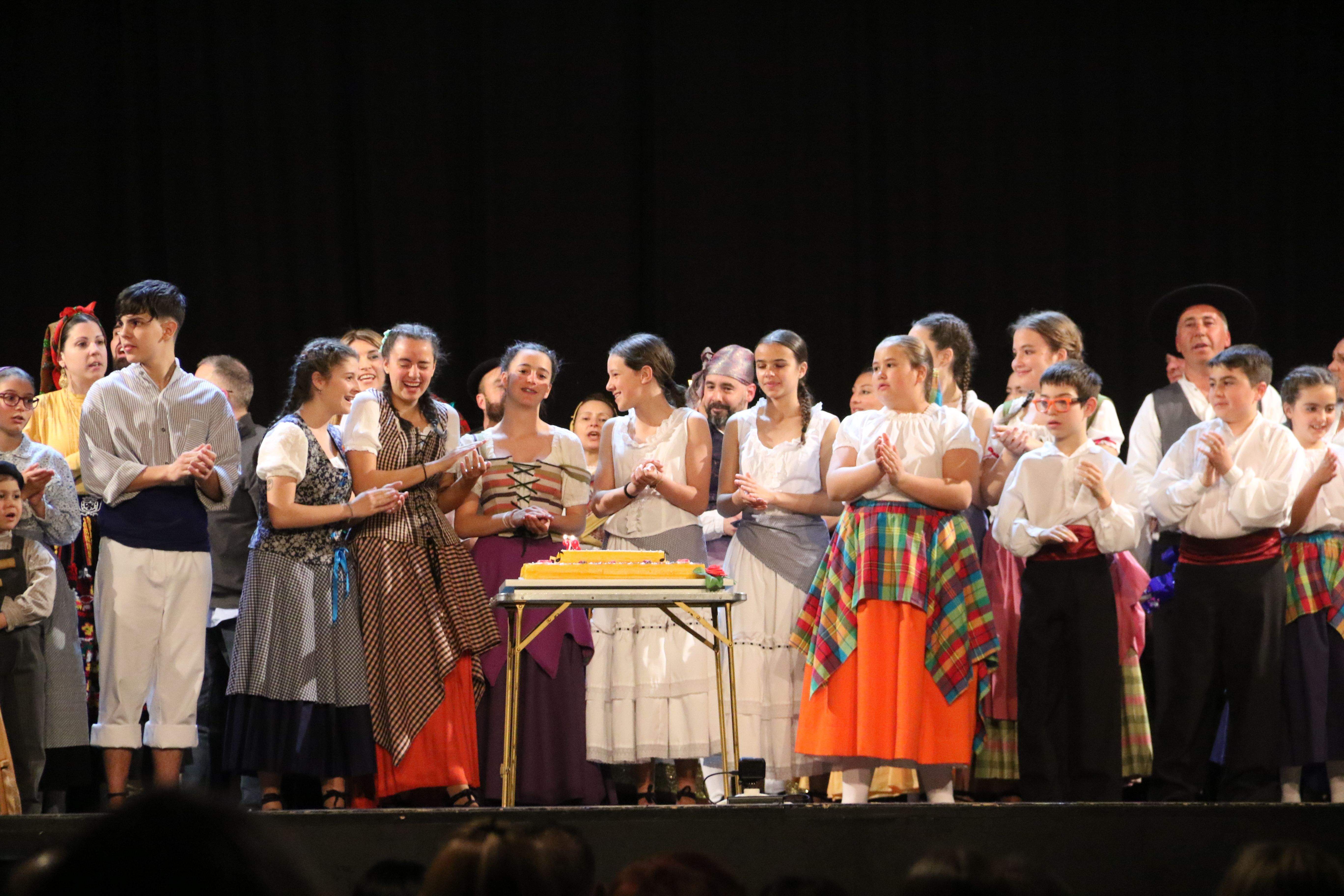 En l'acte no hi va faltar pastís.