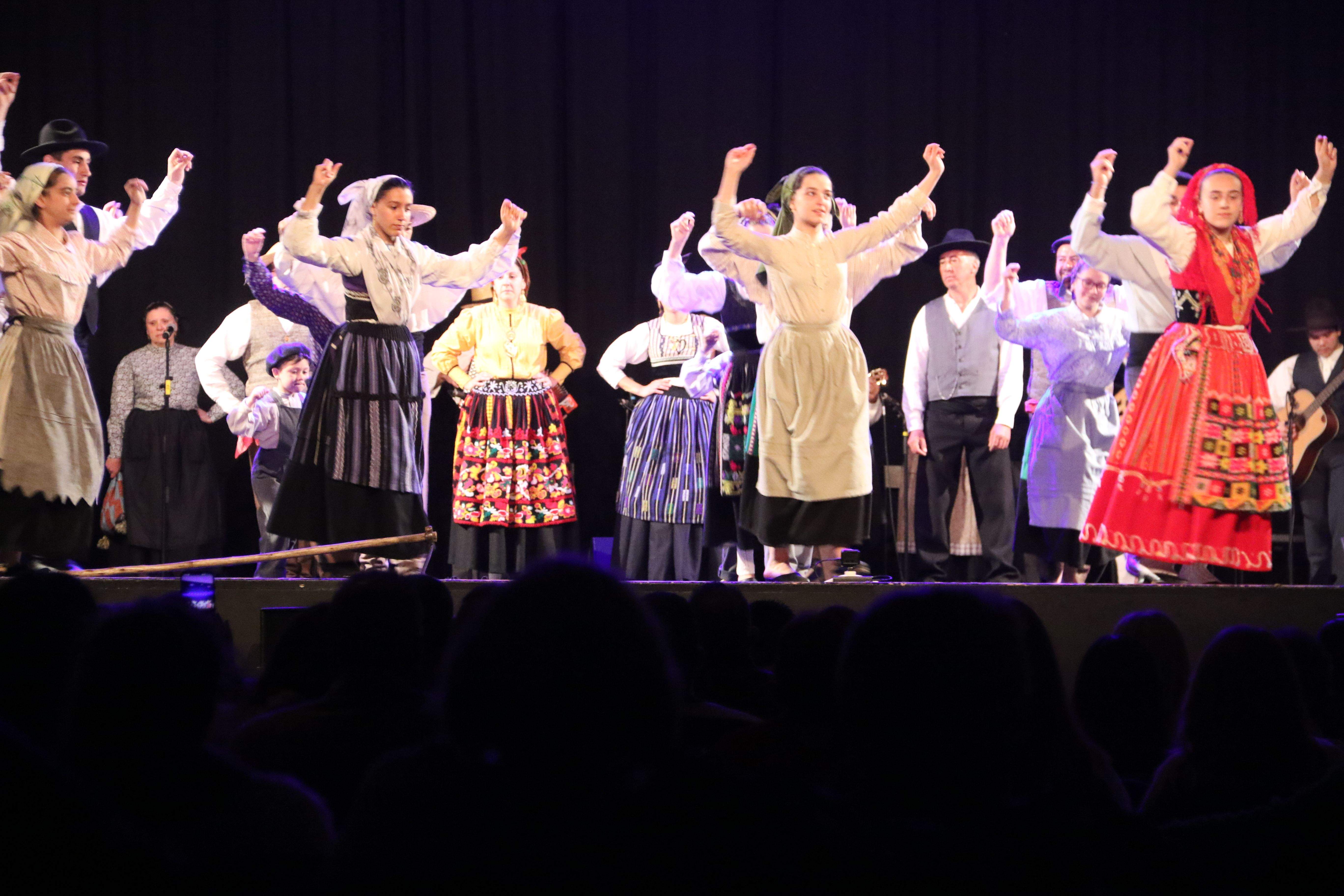 UN MOMENT DE L'ACTUACIÓ DEL GRUP DE FOLKLORE CASA DE PORTUGAL.