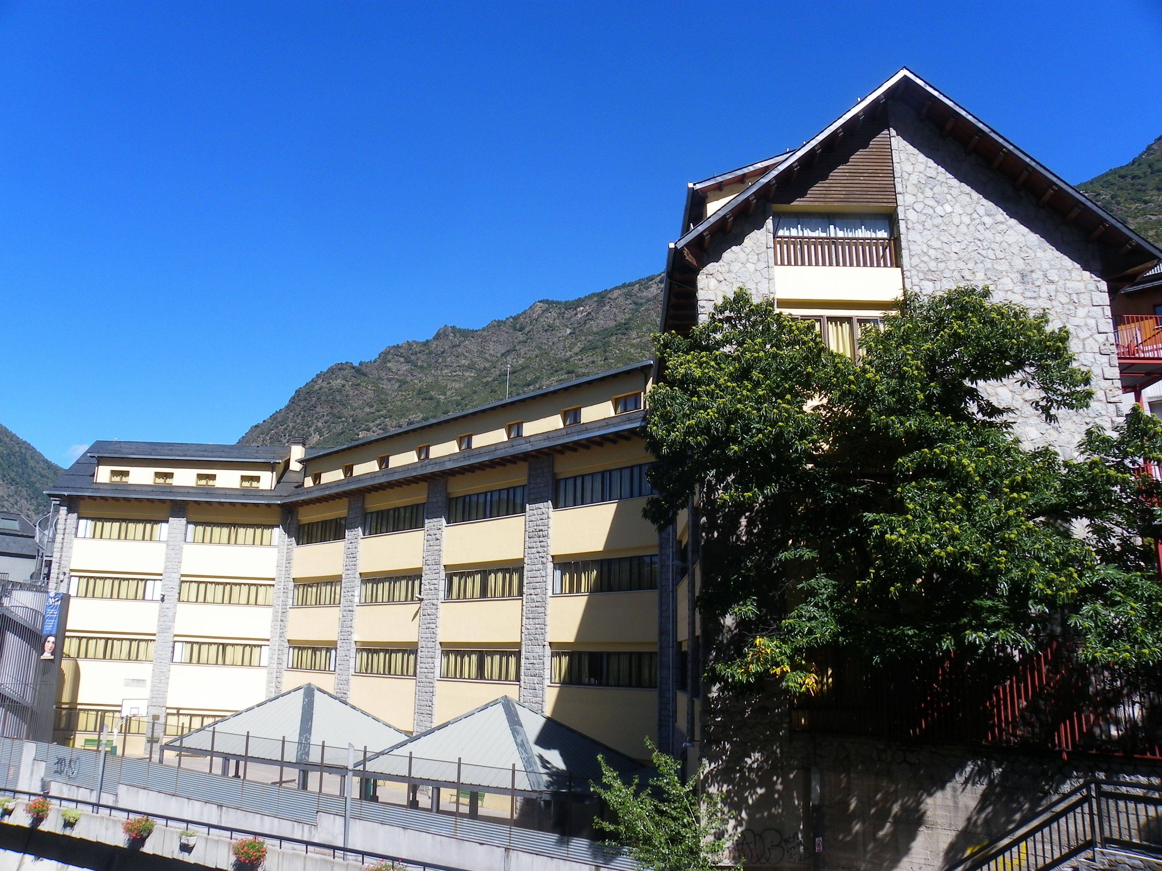 Una imatge del col·legi Sagrada Família. Una imatge del col·legi Sagrada Família.