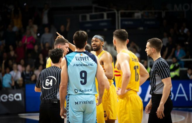 Parker ha estat expulsat en una acció desafortunada amb Harding.