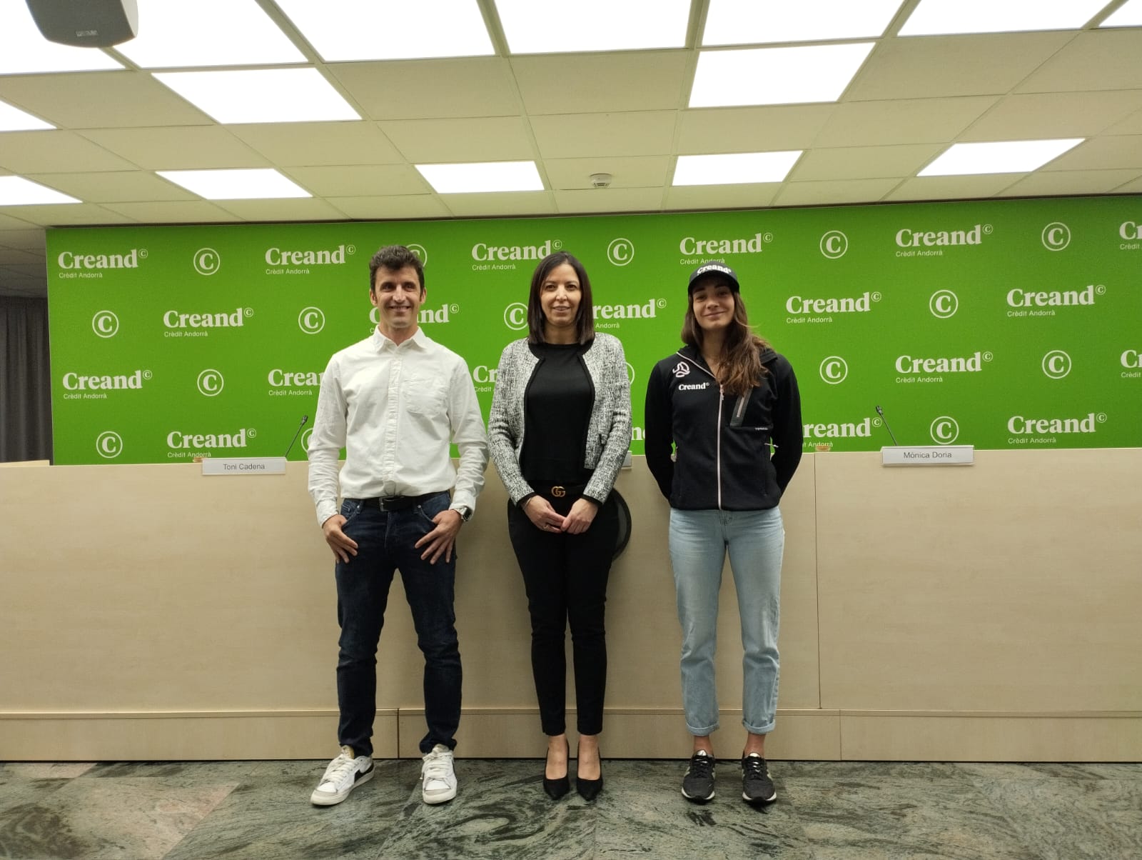 D'esquerra a dreta: Toni Cadena, DT de la federació; Cristina Terés, directora de banca al detall de Creand; i Mònica Dòria.
