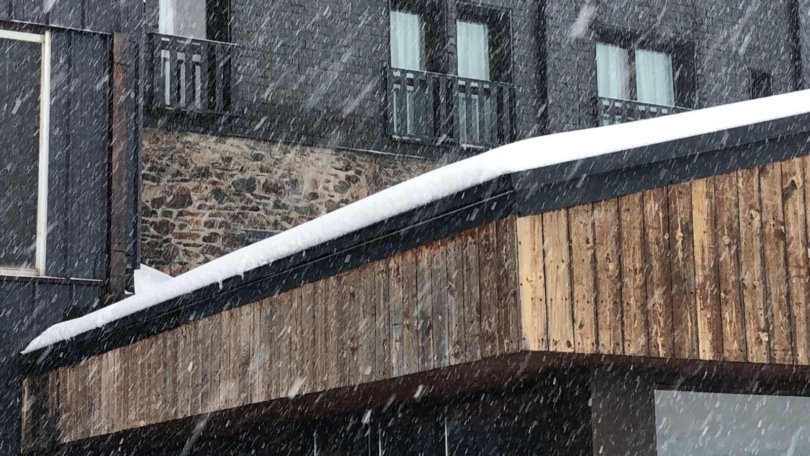 Nevada generosa a Envalira.