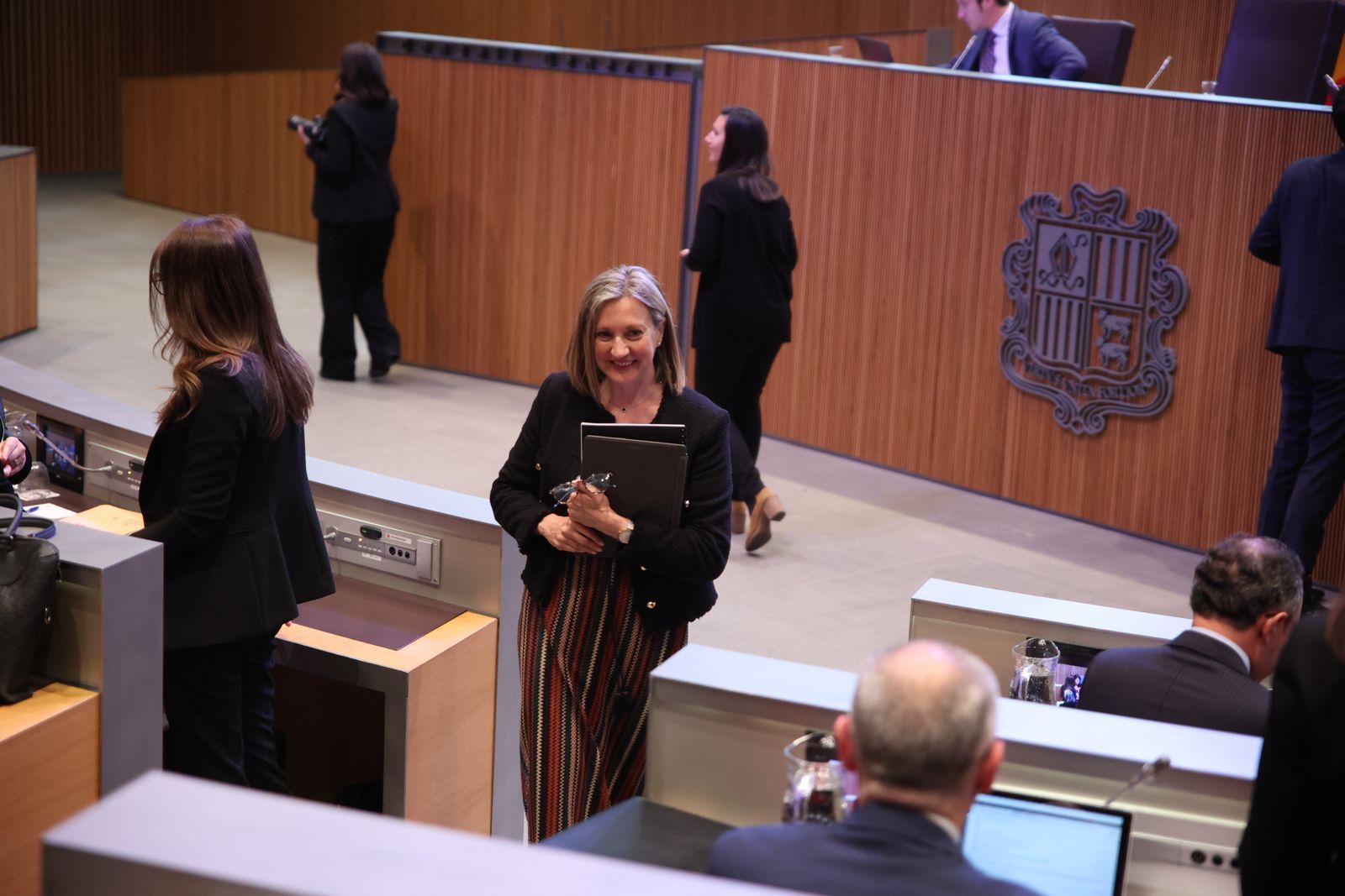 Maria Àngels Aché en l'hemicicle parlamentari.