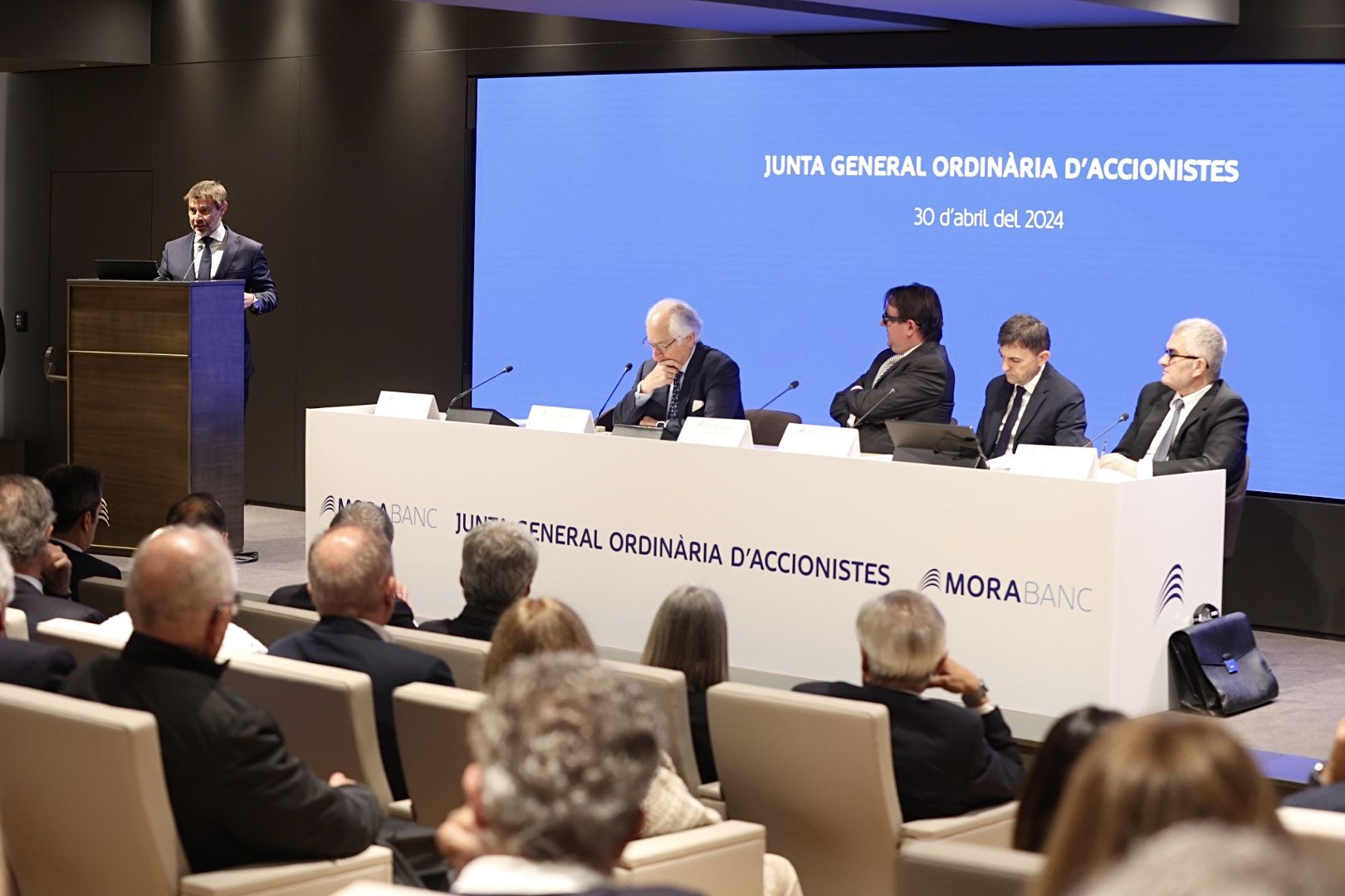 Un moment de la junta general d'accionistes de MoraBanc.