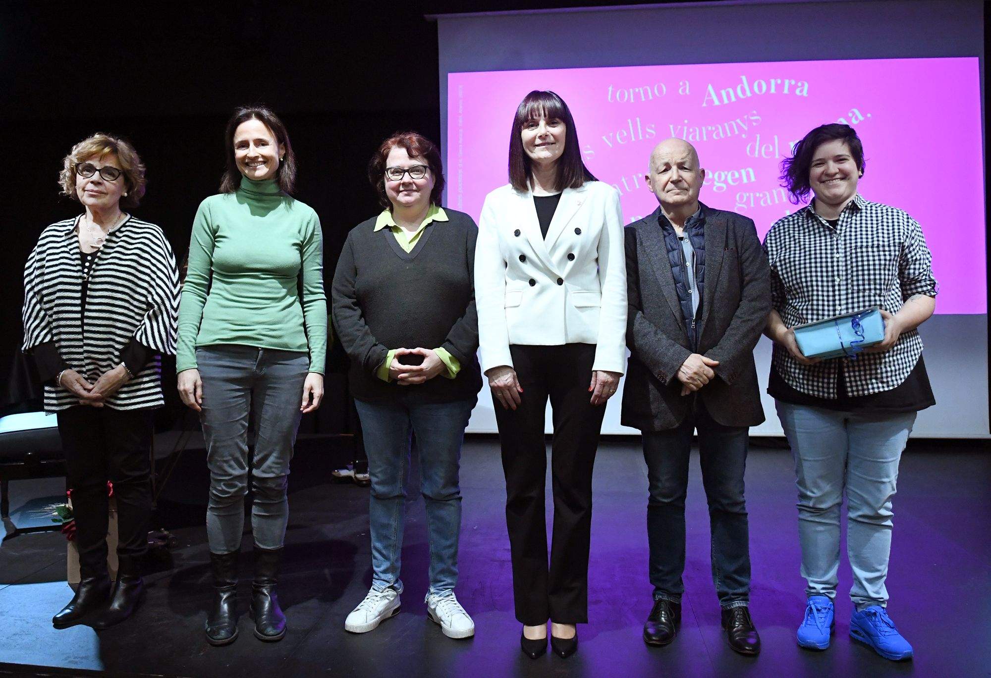 Les premiades amb la ministra i els membres del jurat.
