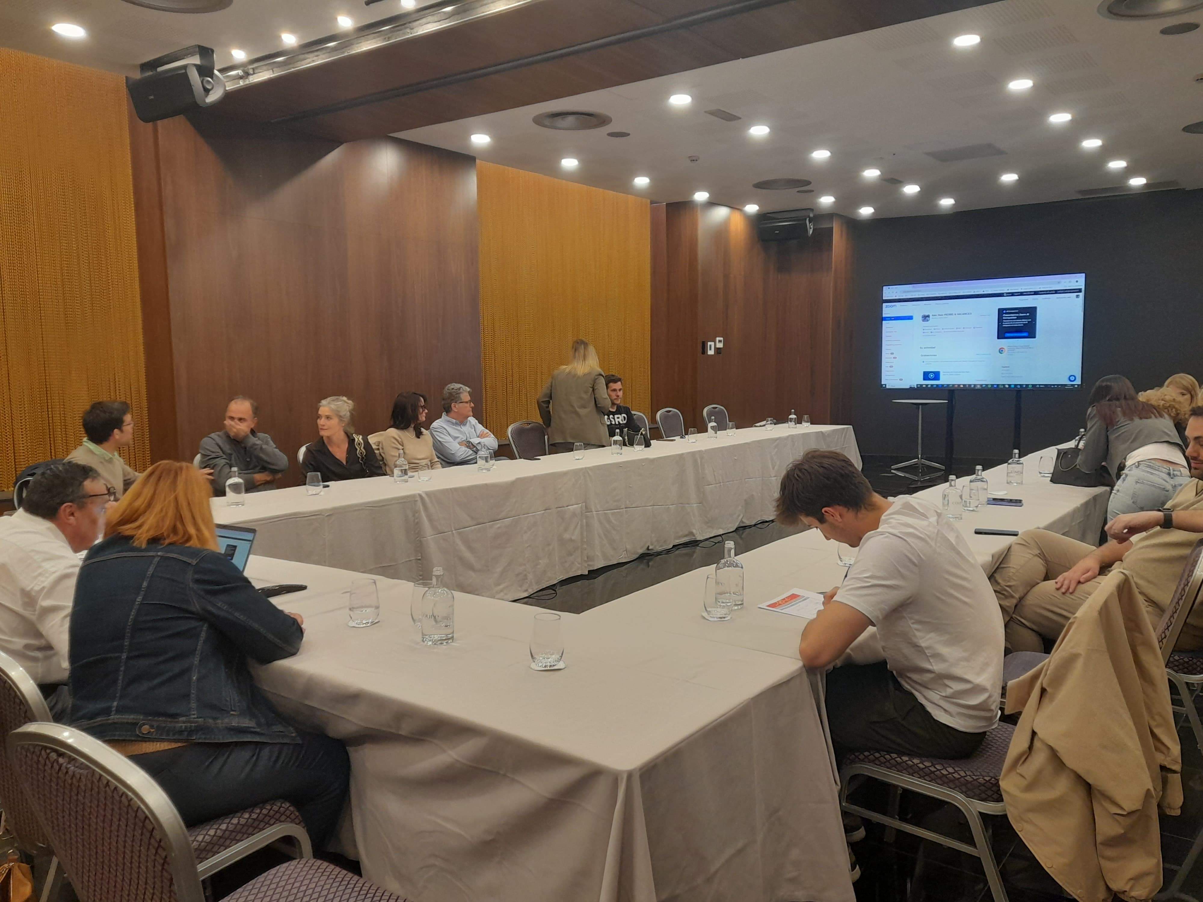 Una reunió anterior de l'Associació d'Empreses d'Allotjaments Turístics.