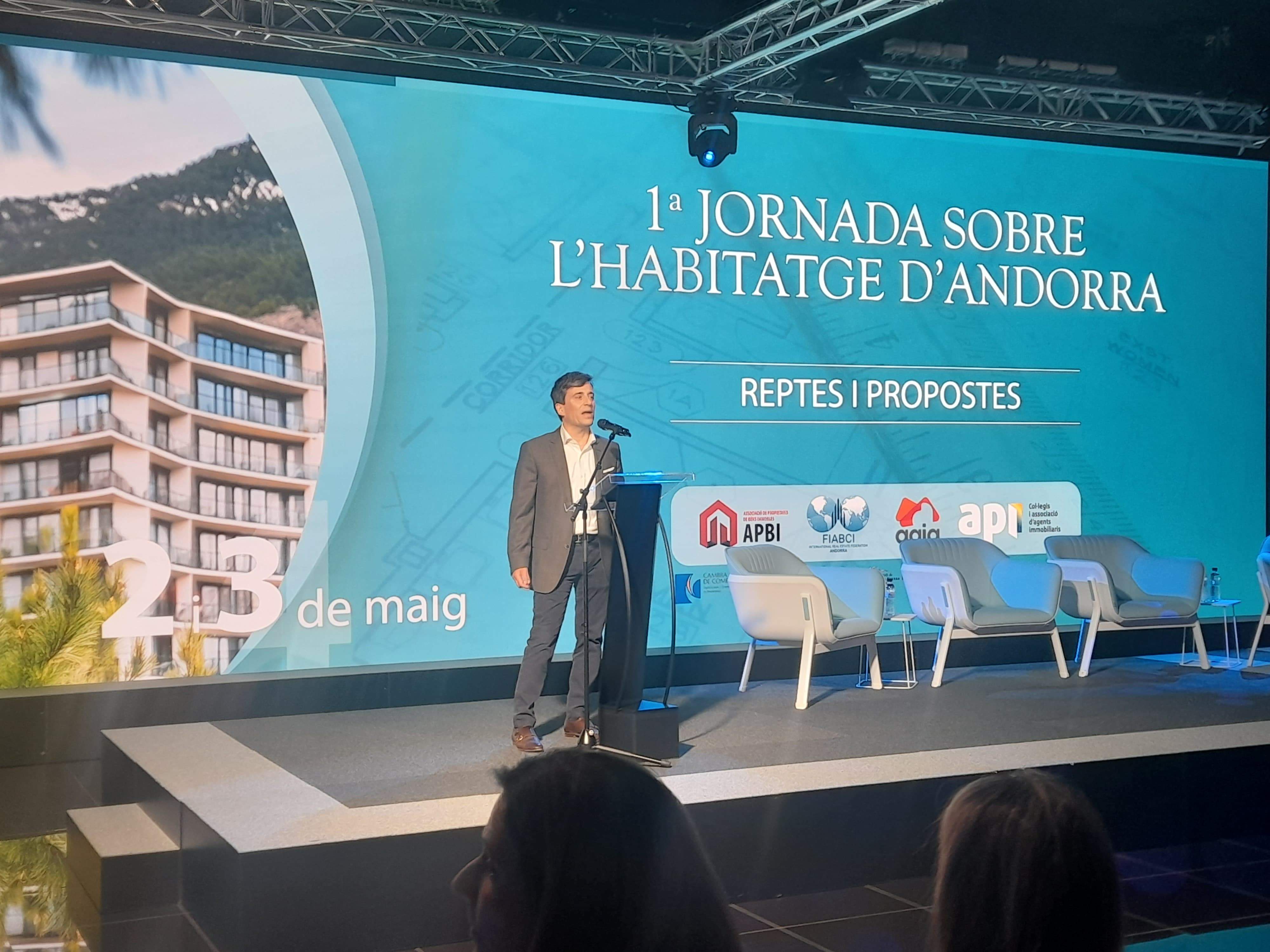 El president de l'APBI, Toni Bea, durant la inauguració de la Jornada sobre l'habitatge d'Andorra.