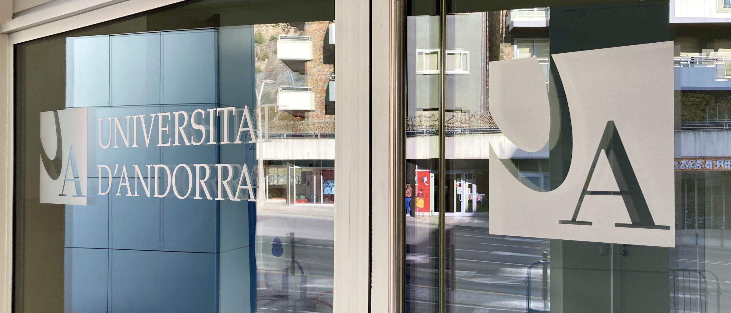 Porta d'accés a la universitat. Porta d'accés a la universitat.