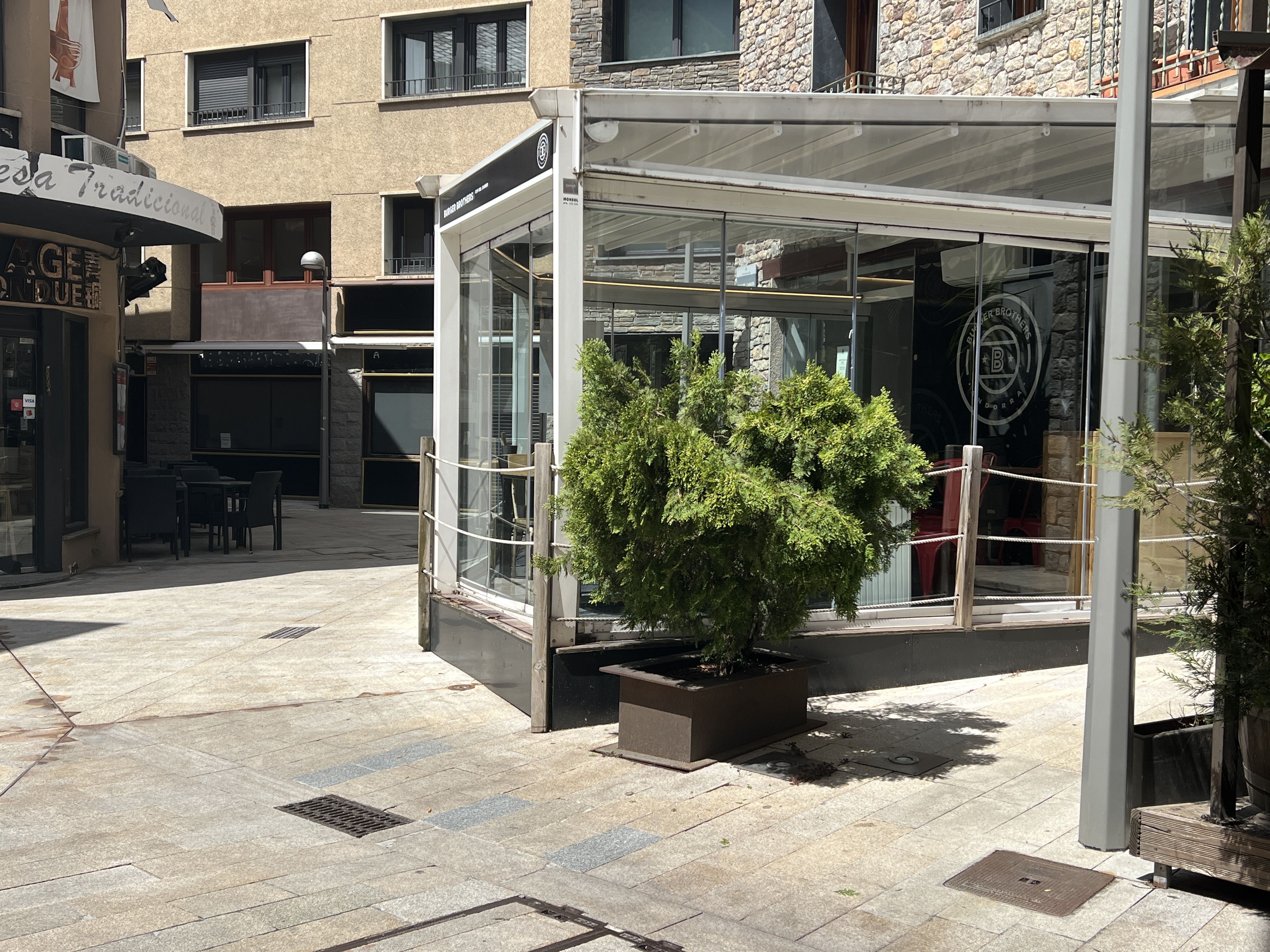 L'hamburgueseria afectada és al carrer Cap del Carrer.