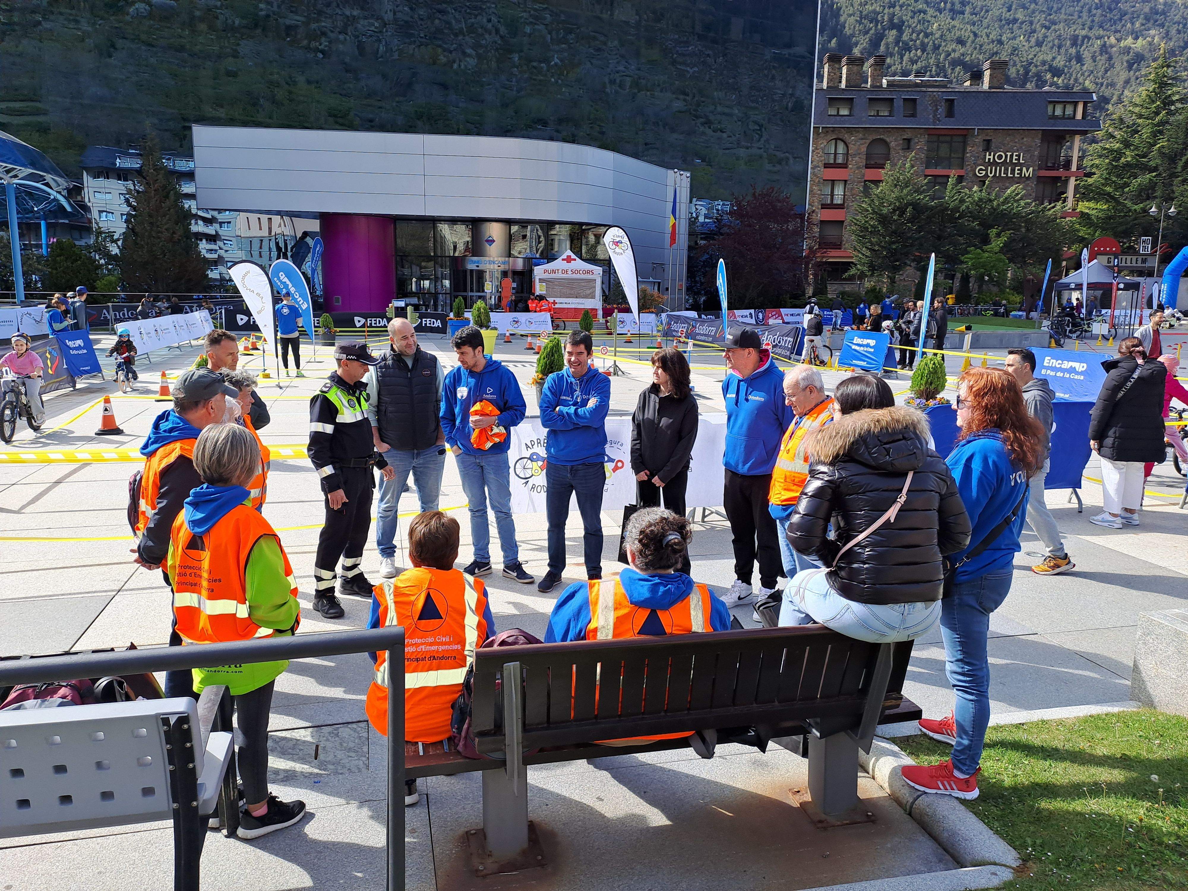 Donant instruccions als controladors del recorregut. Donant instruccions als controladors del recorregut.