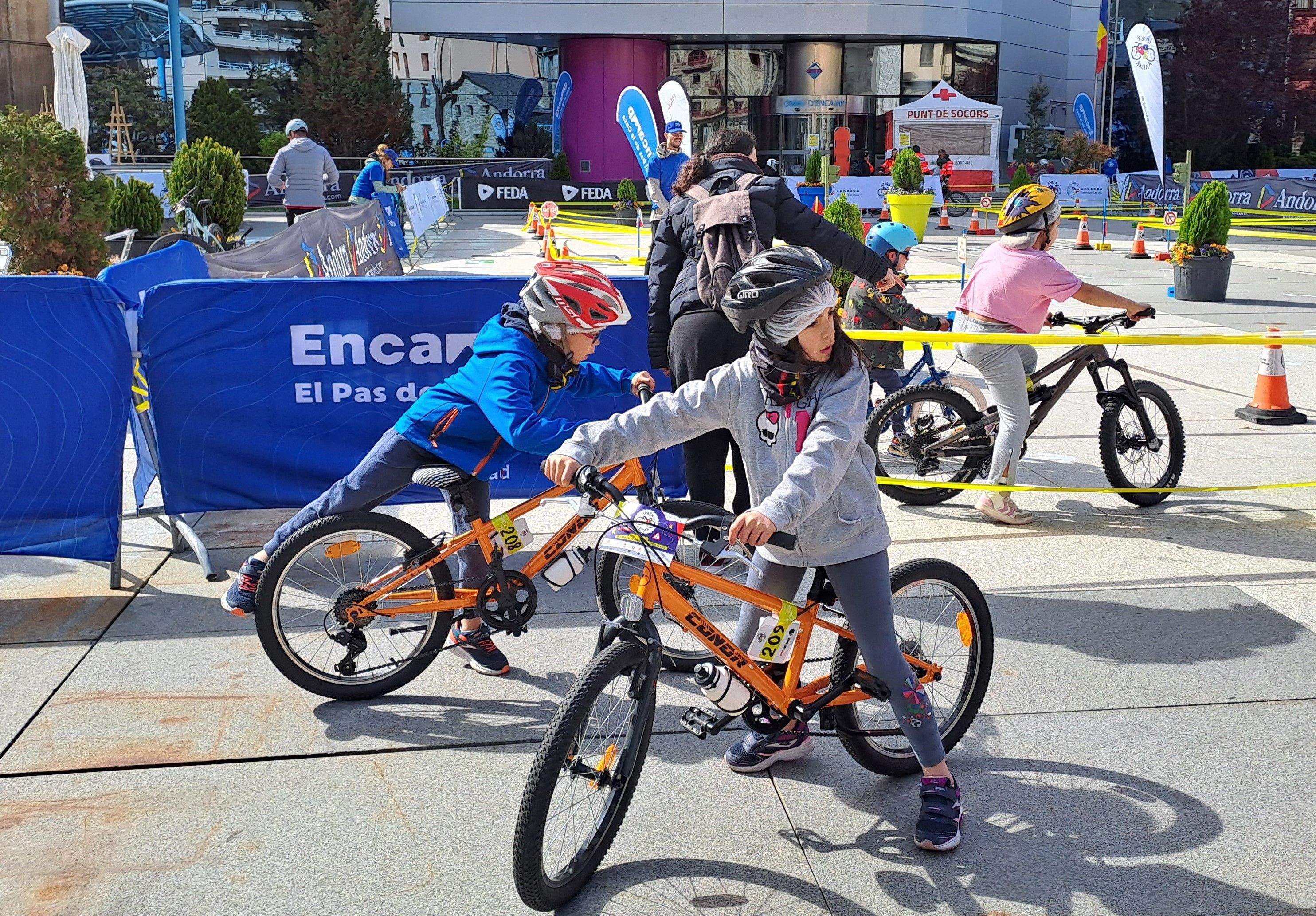 Dos dels infants participants Dos dels infants participants