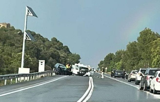 Els dos cotxes implicats. Els dos cotxes implicats.