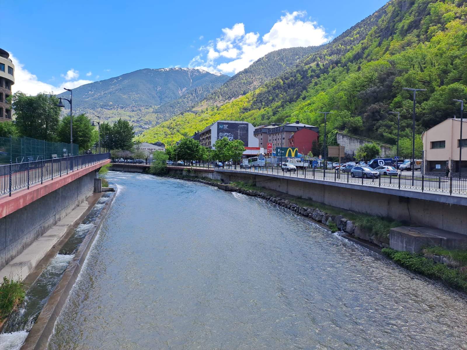 L'estat del riu Valira al seu pas per Andorra la Vella.
