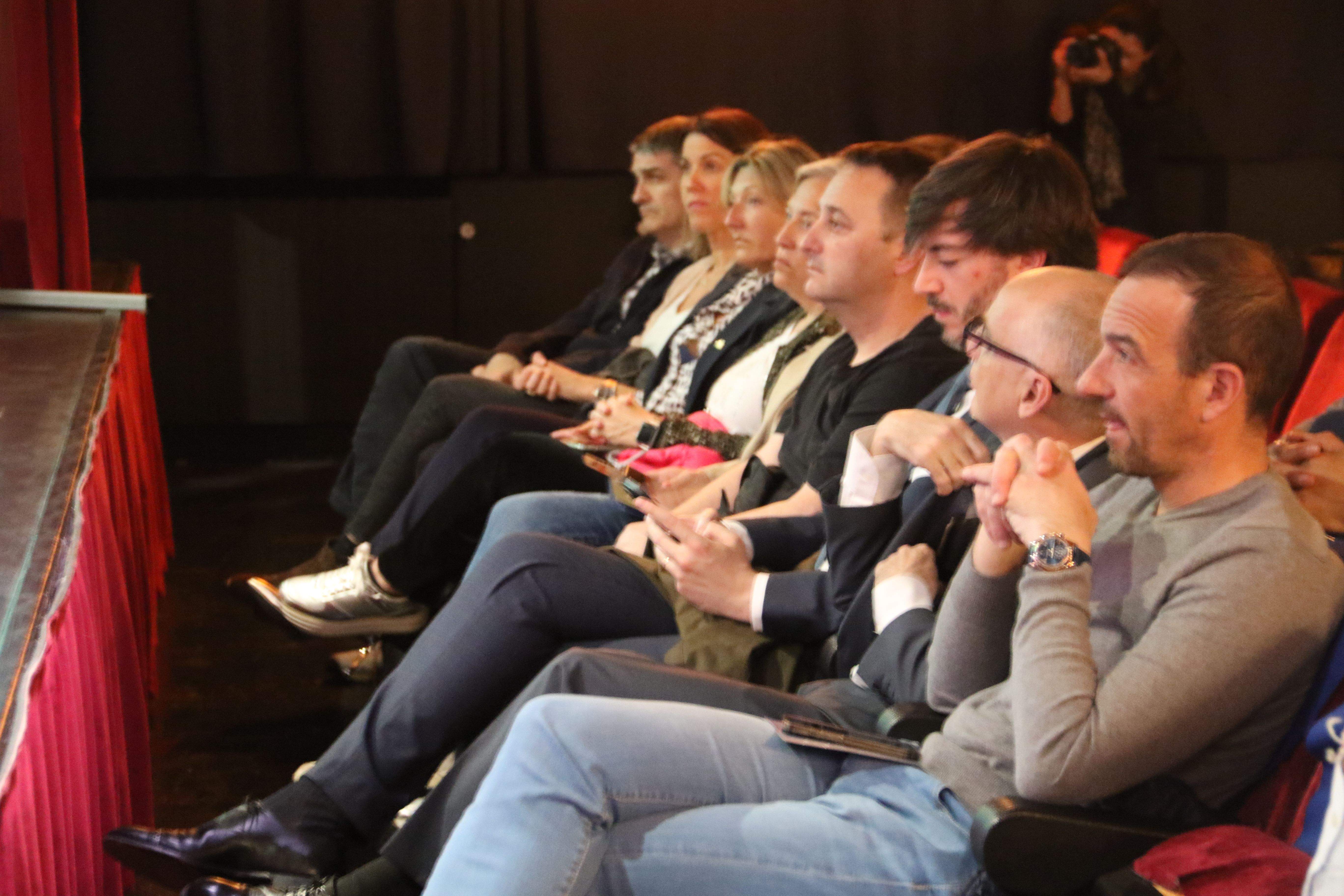 Primera fila d'autoritats amb el síndic i un parell de ministres. Primera fila d'autoritats amb el síndic i un parell de ministres.