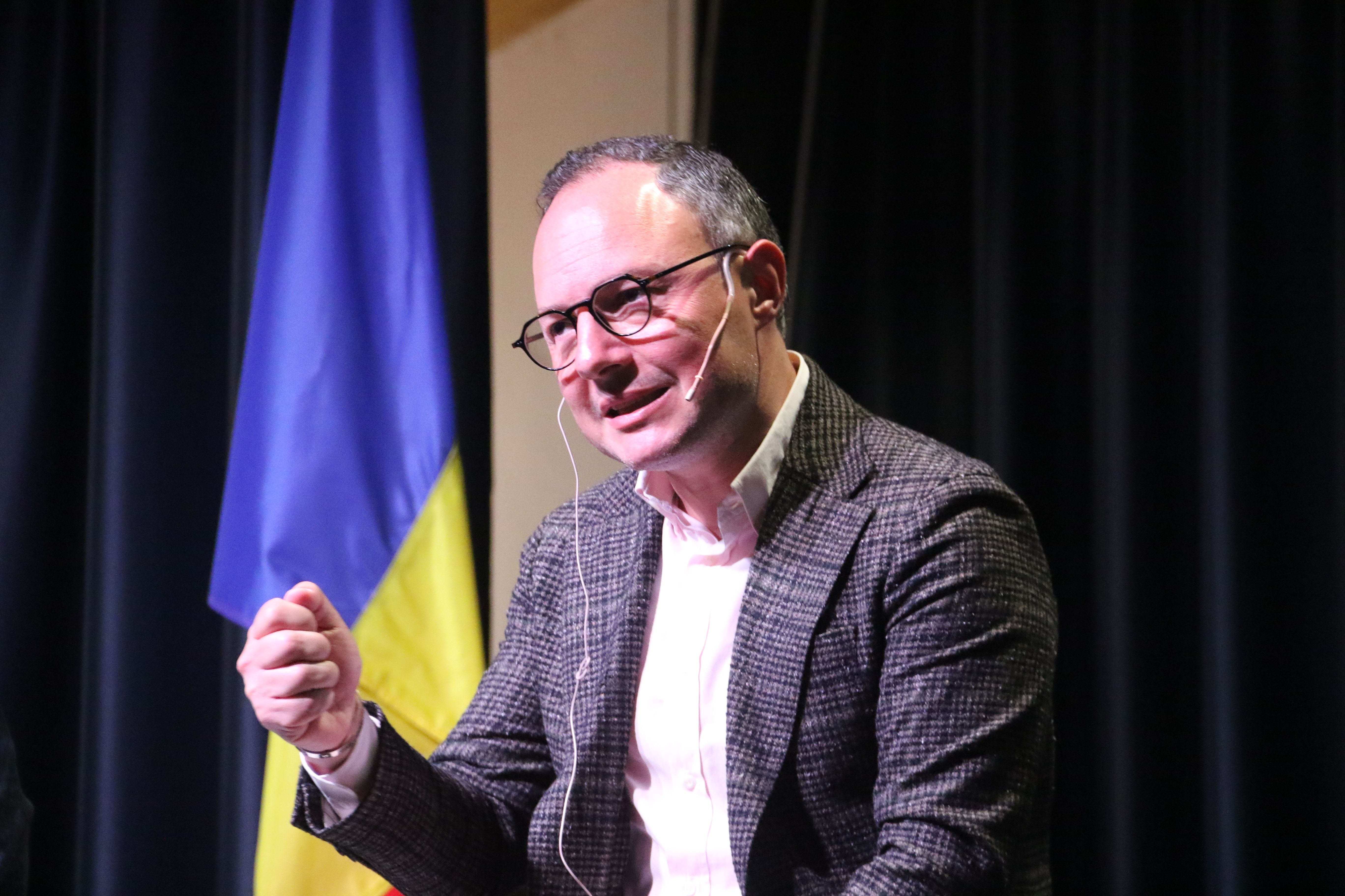 Xavier Espot durant l'acte d'aquest vespre a la sala Valireta d'Encamp. Xavier Espot durant l'acte d'aquest vespre a la sala Valireta d'Encamp.