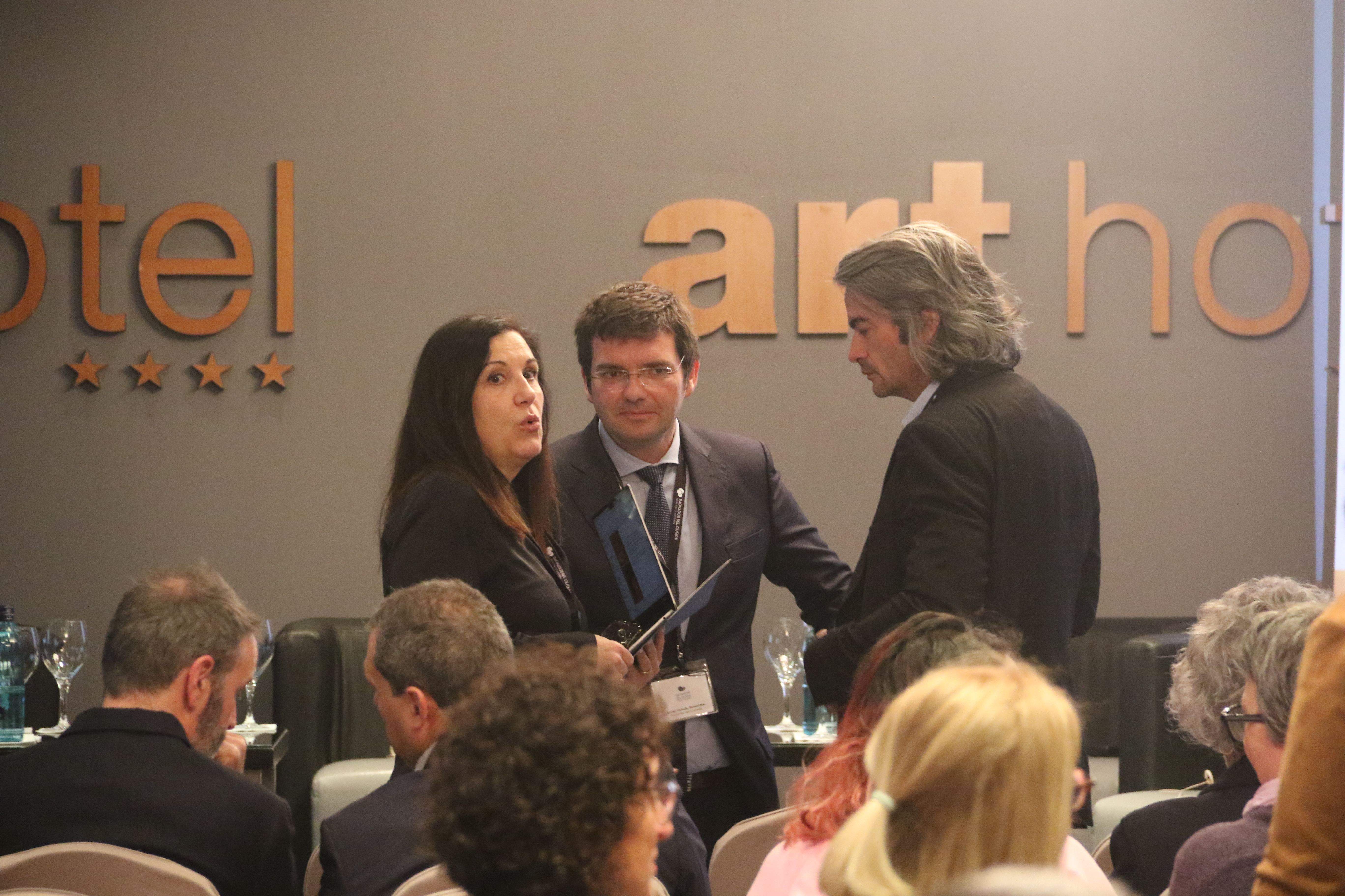 Gemma Garcia, Xavier Cañada i Carlos Mur conversant abans de l'inici del seminari. Gemma Garcia, Xavier Cañada i Carlos Mur conversant abans de l'inici del seminari.