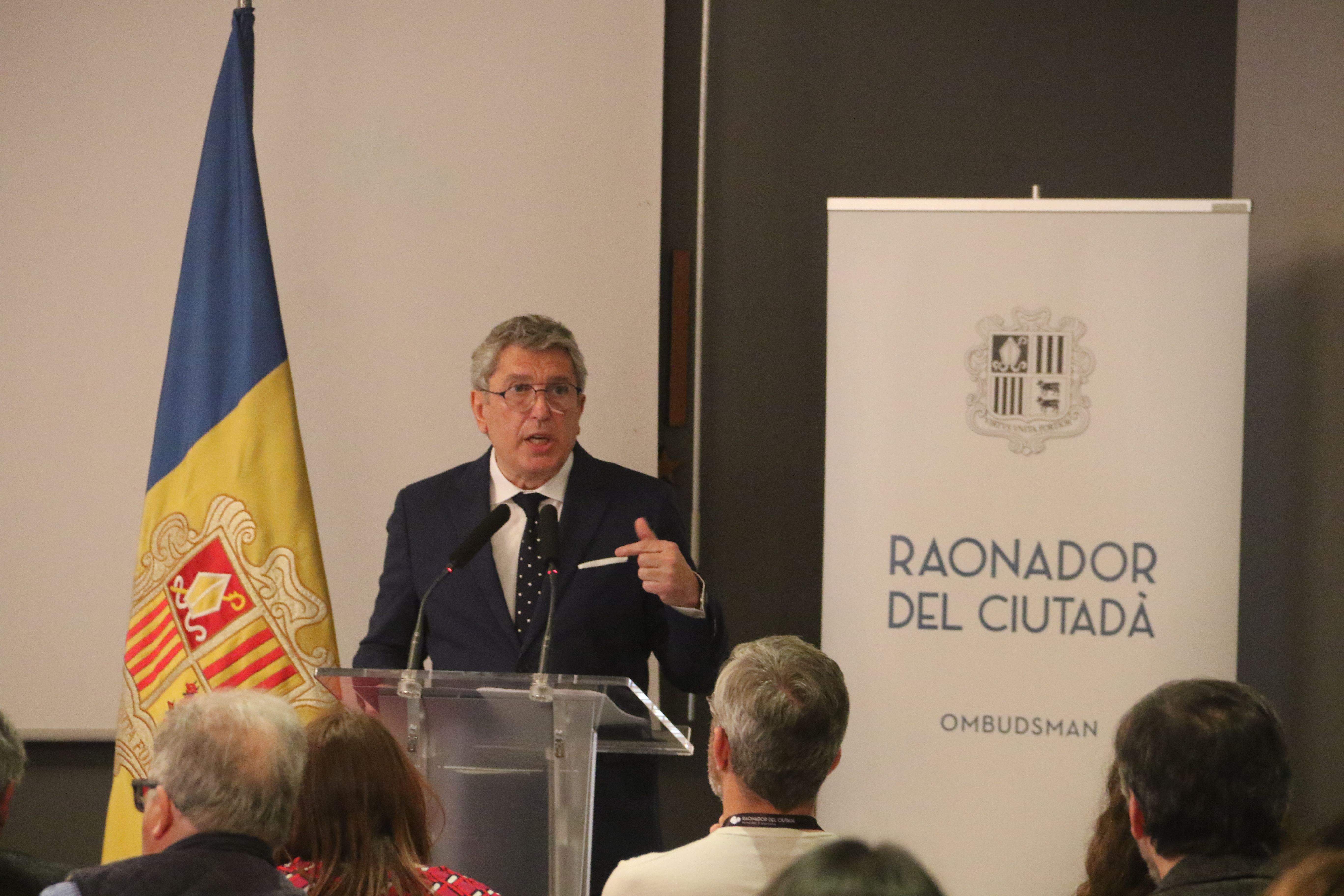 Josep Puigbò durant la seva ponència final. Josep Puigbò durant la seva ponència final.