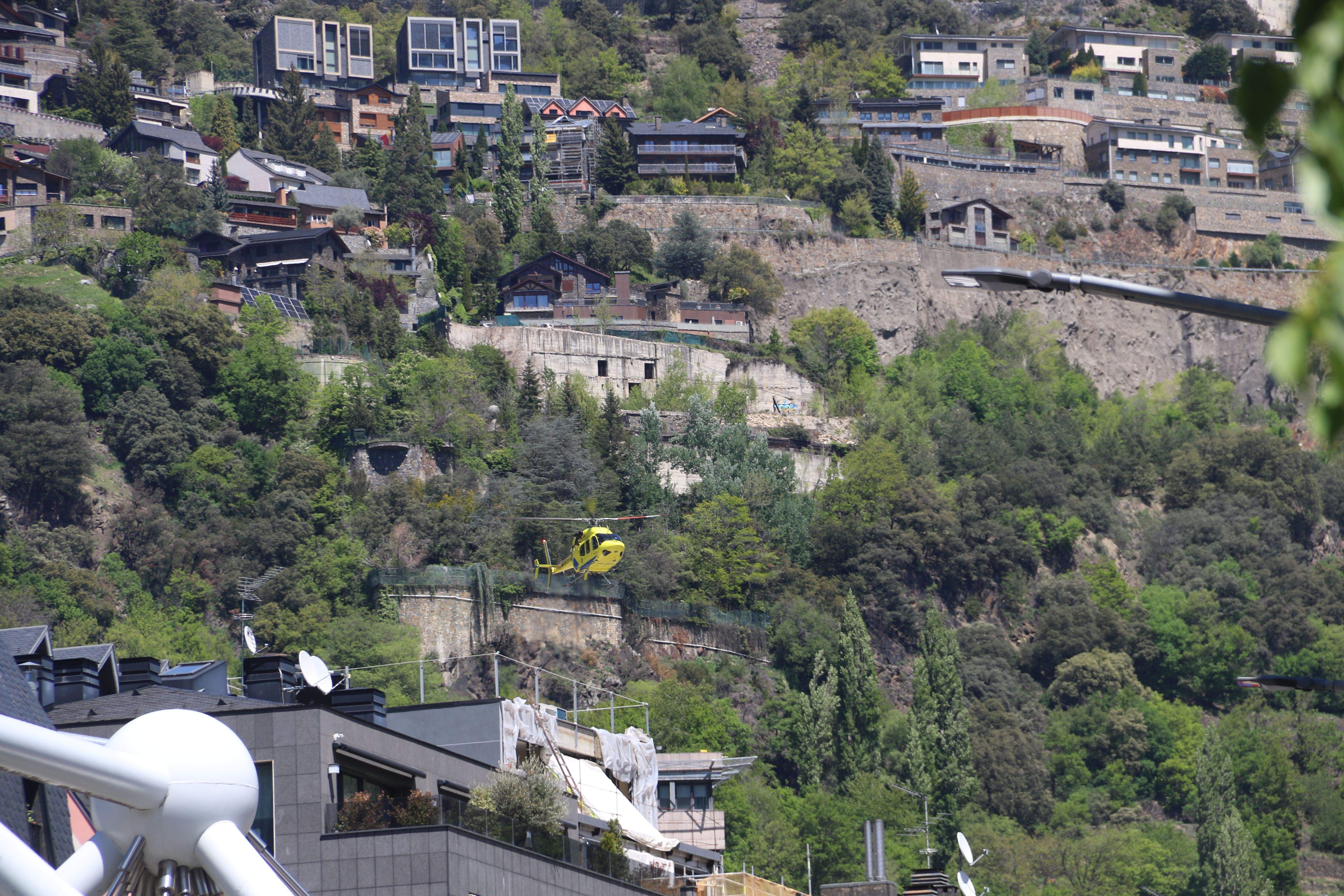 L'helicòpter arribant a l'hospital a primera hora d'aquesta tarda.