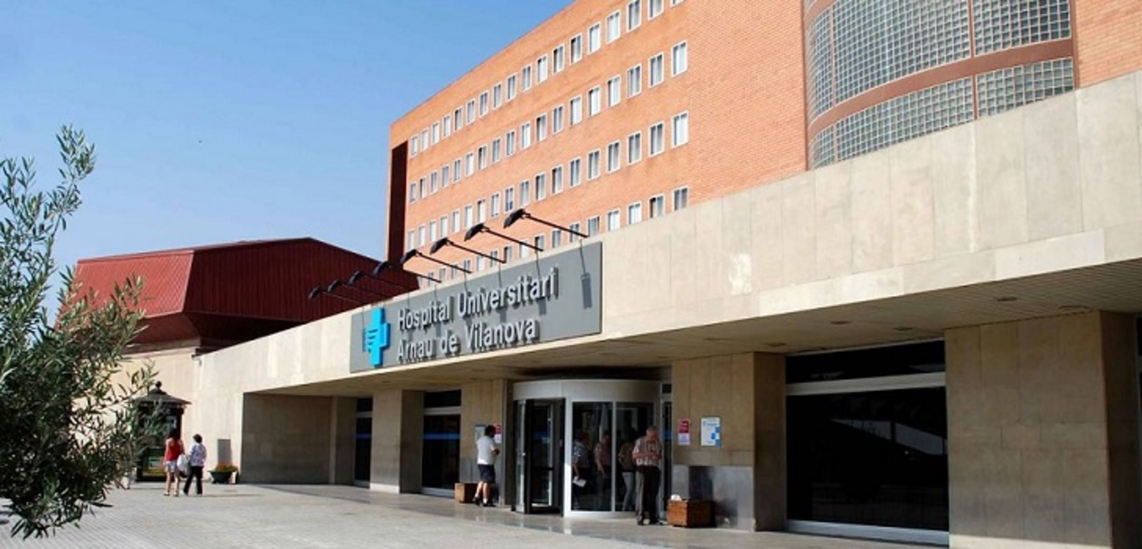 Una imatge de la façana principal de l'hospital Arnau de Vilanova.