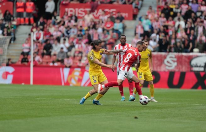 El Molinón ha apretat fins el final perquè l'Sporting s'emportés els tres punts. El Molinón ha apretat fins el final perquè l'Sporting s'emportés els tres punts.