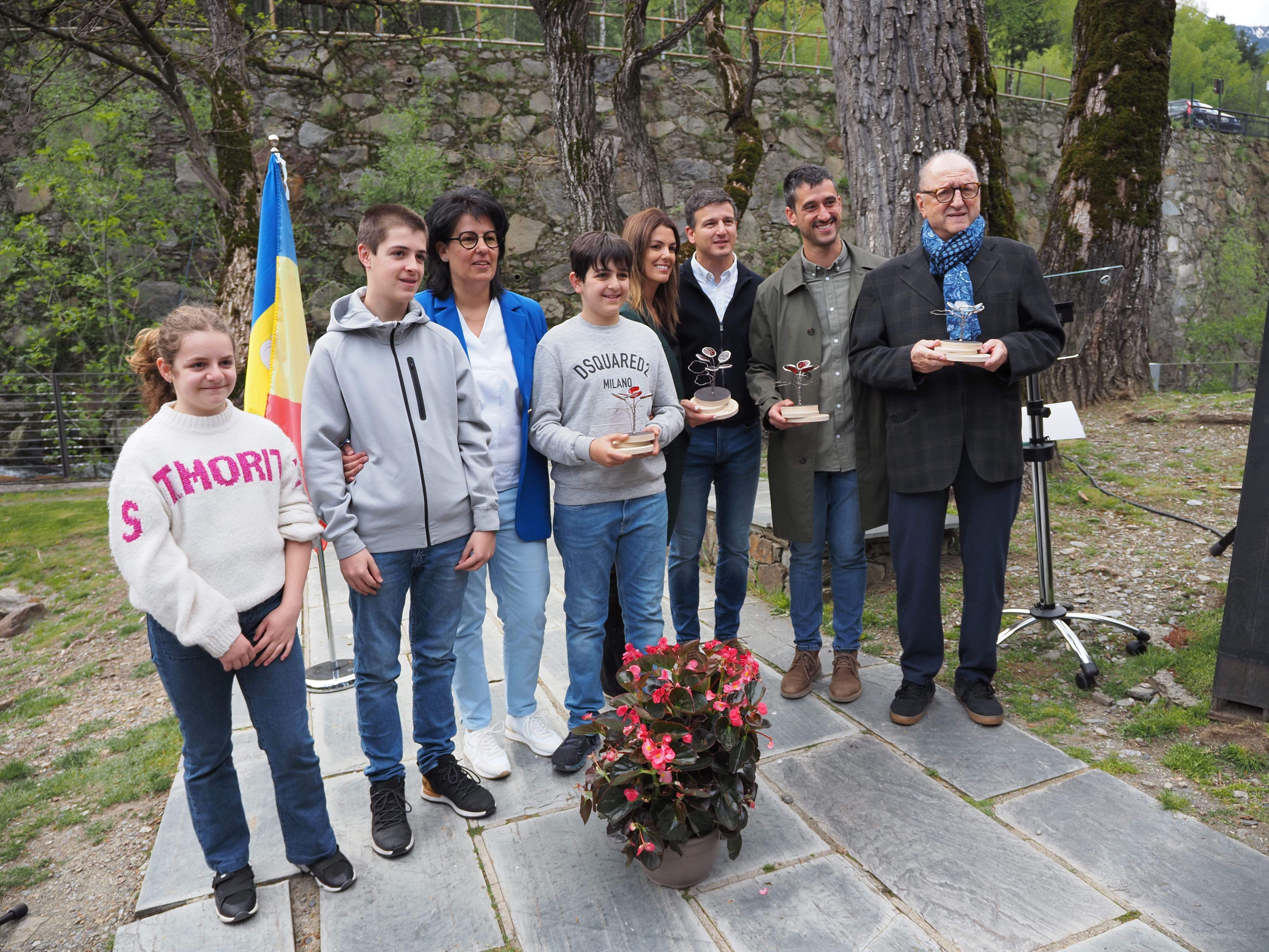 Els homenatjats amb els cònsols de la Massana.