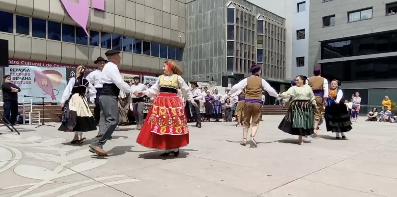 Un moment del ball conjunt.