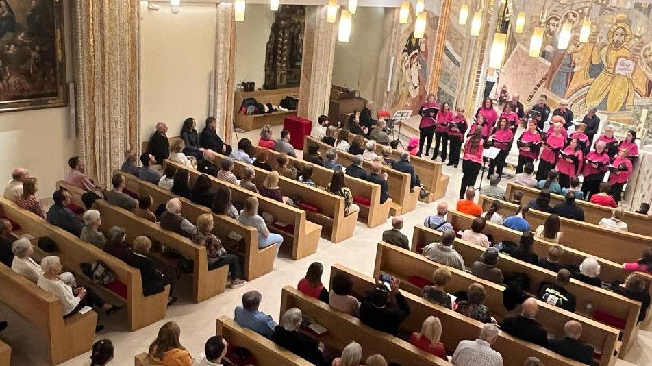 L’església de Sant Julià es va omplir ahir al vespre per la celebració del concert de Canòlich.