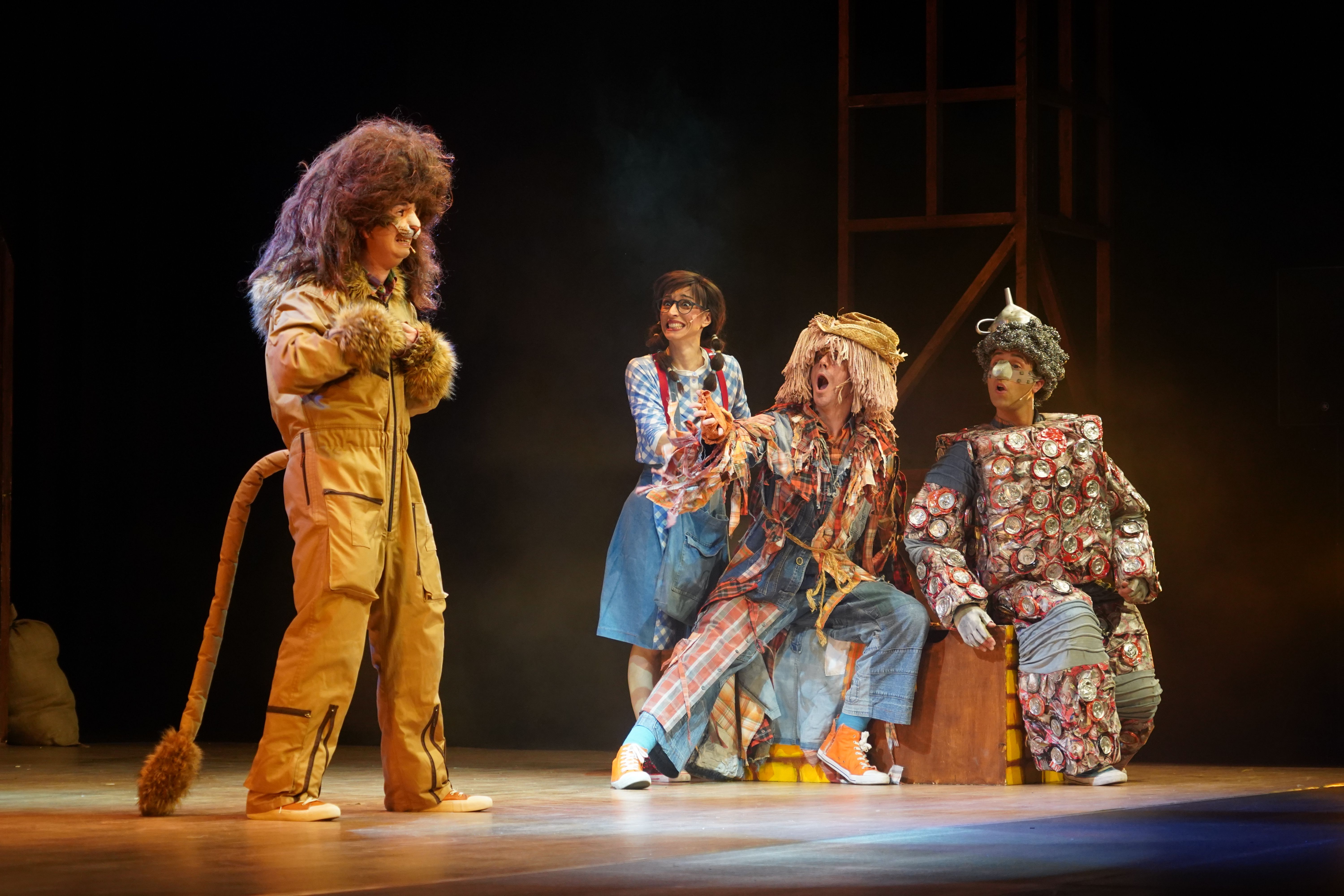 El musical infatil ‘Viatge a Oz’ triomfa a la sala de festes d’Encamp que s’ha omplert de gom a gom.